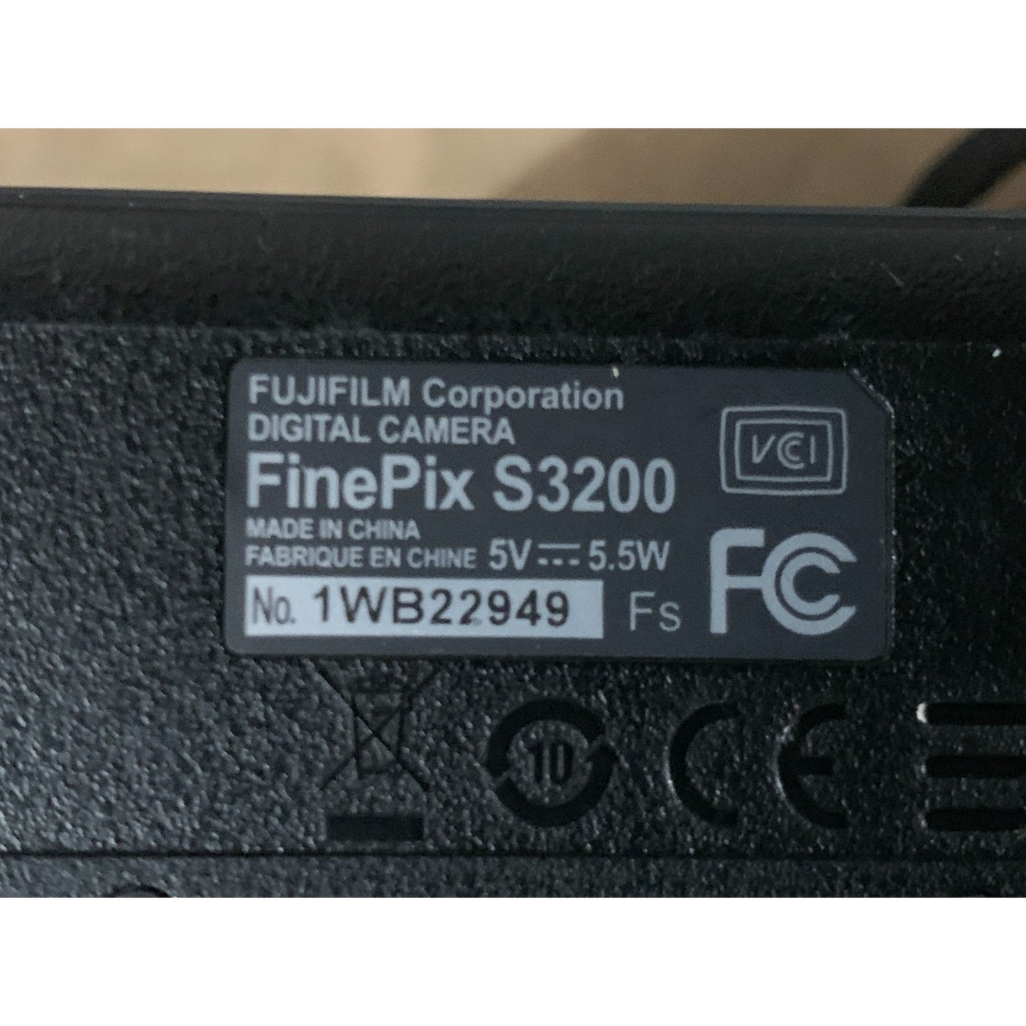 FUJI FILM FinePix S3200 24X Zoom Digital Camera 14MP