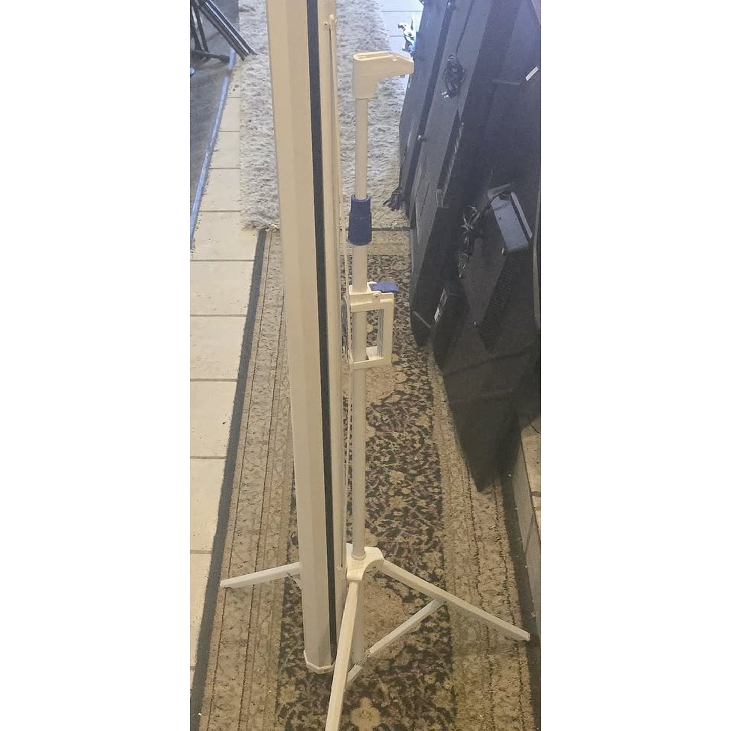 72" Standing Projector Screen