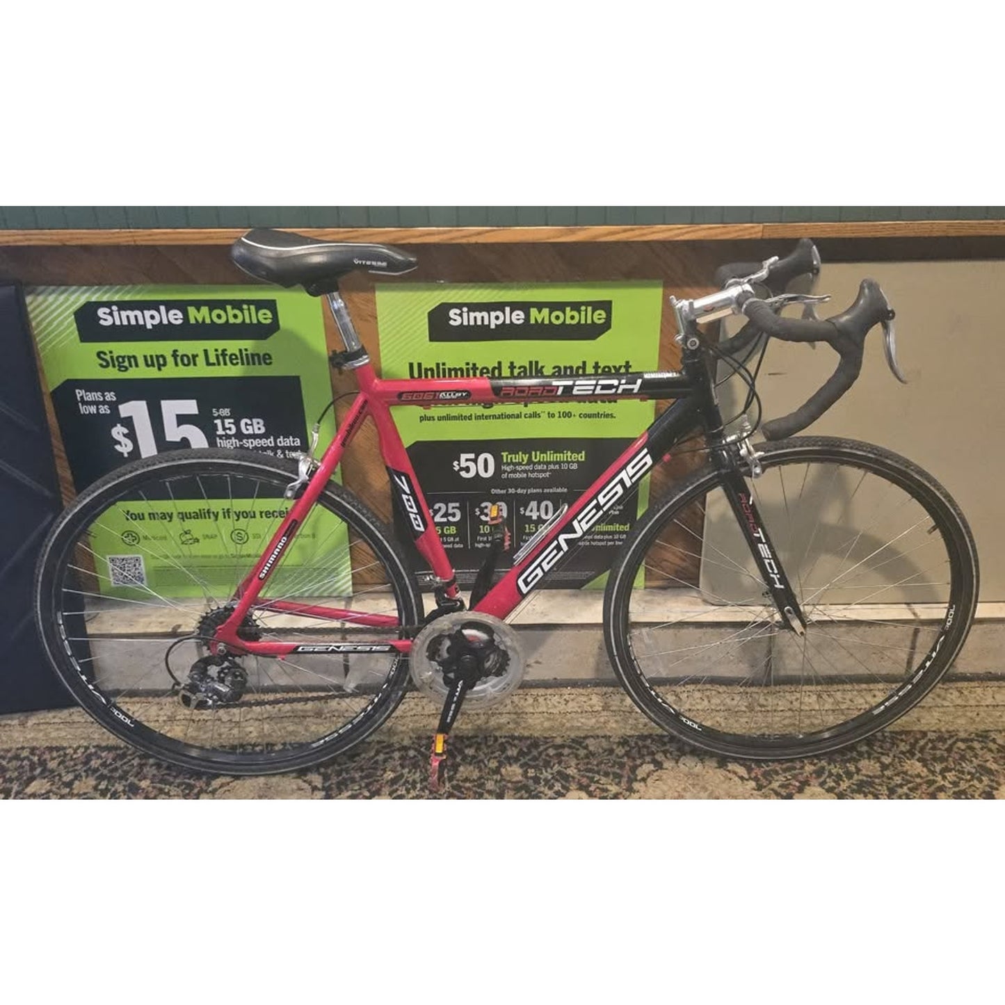 Genesis Road Tech 700 Road Bike / 22.5" Frame / 700CM Wheels / 21-Speed /