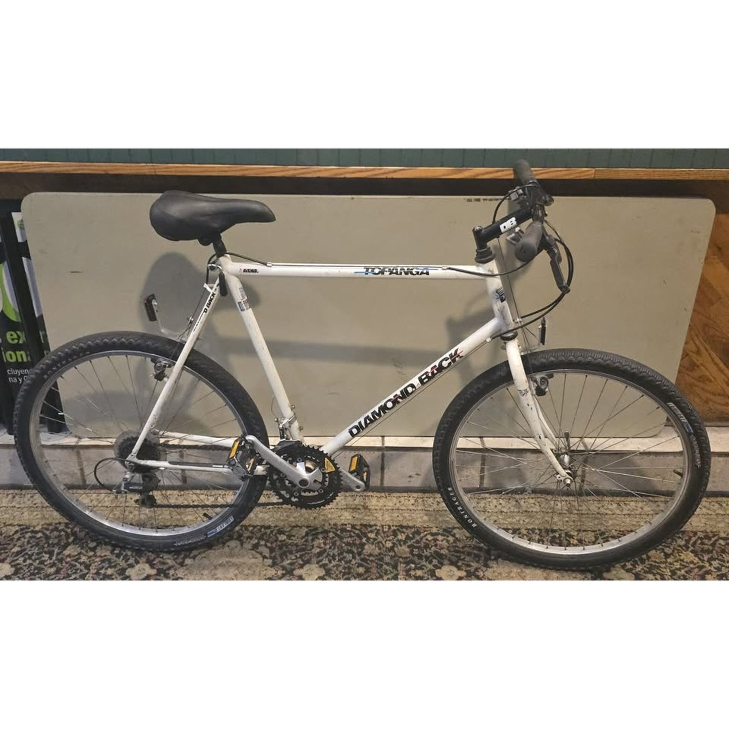 Diamondback Topanga Mountain Bike / 26" Wheels / 23" XL Frame / 21-Speed
