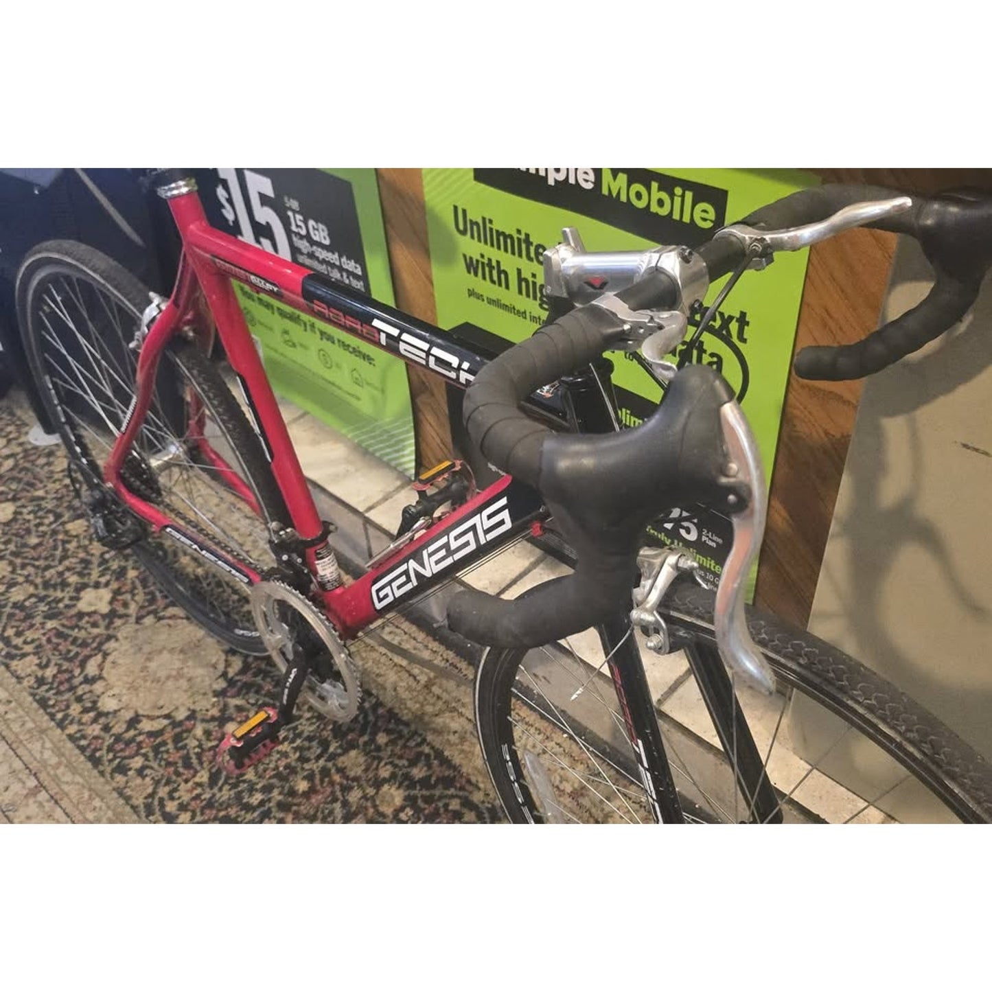 Genesis Road Tech 700 Road Bike / 22.5" Frame / 700CM Wheels / 21-Speed /