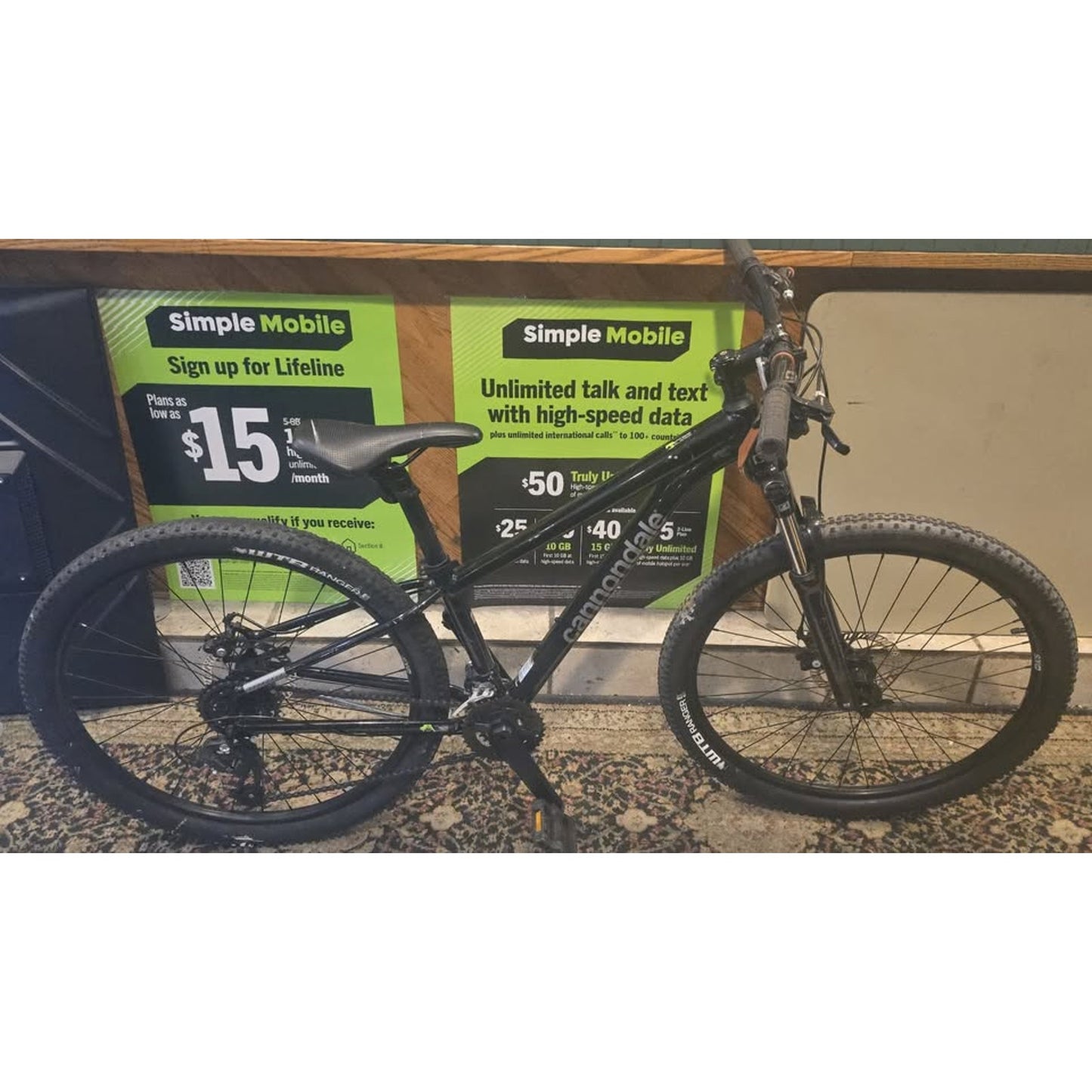 Cannondale Trail 8 Mountain Bike / 13" Frame / 27.5" Wheel / 14-Speed /