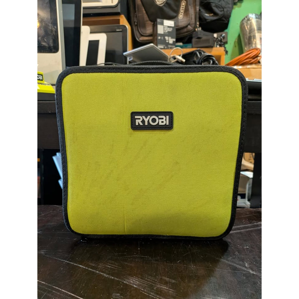 Ryobi ONE+ 40V Lithium Ion Charger / OP406VNM