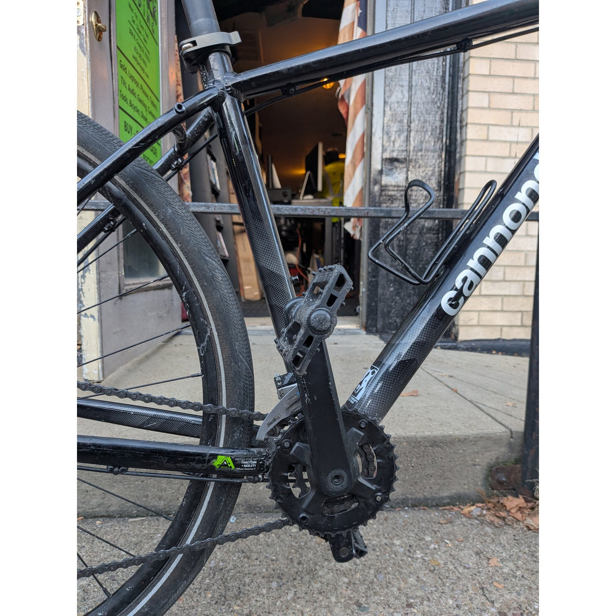 Cannondale Trail 7 Hardtall Mountain Bike/ 18" Frame / 700c Wheels / 16-Speed / Black