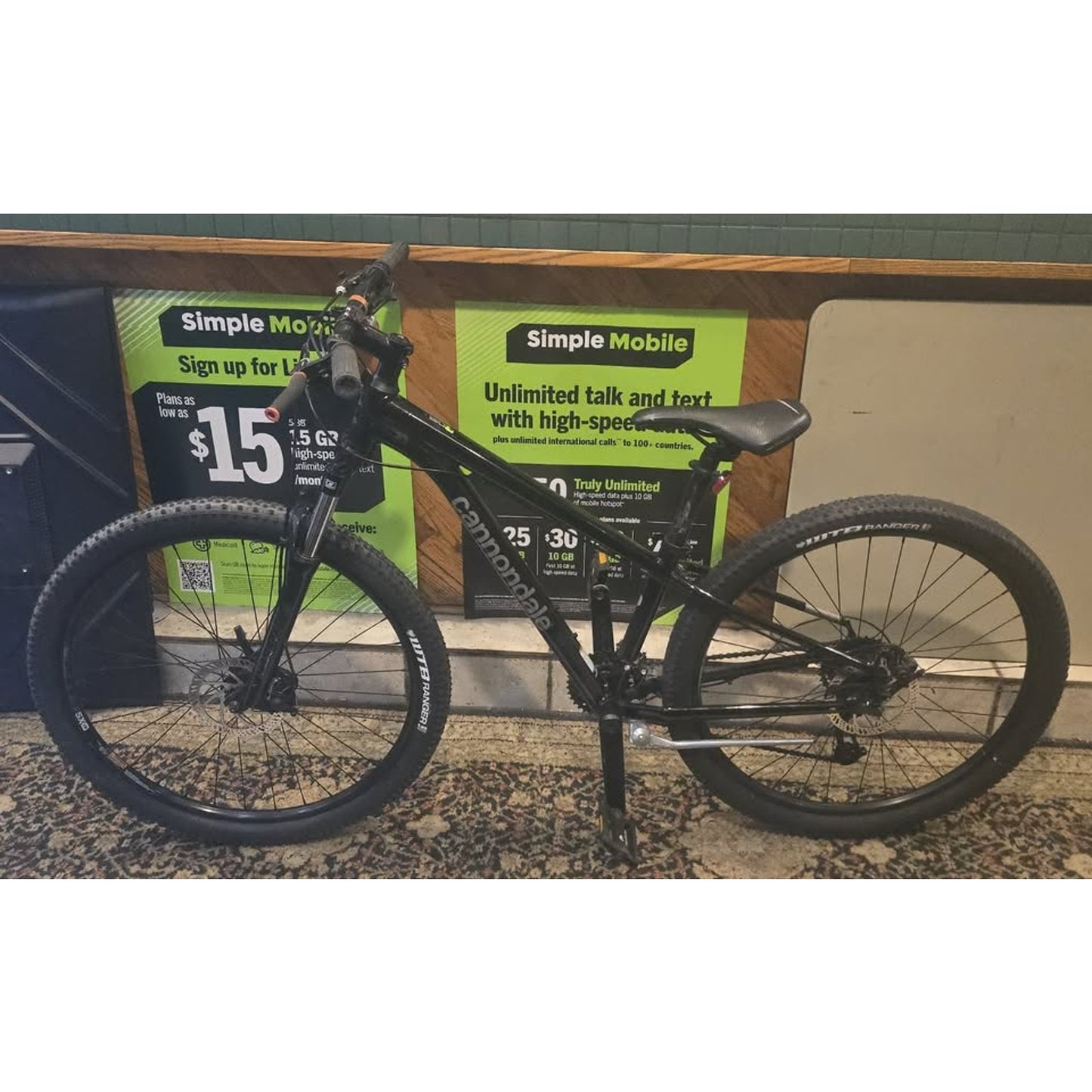 Cannondale Trail 8 Mountain Bike / 13" Frame / 27.5" Wheel / 14-Speed /