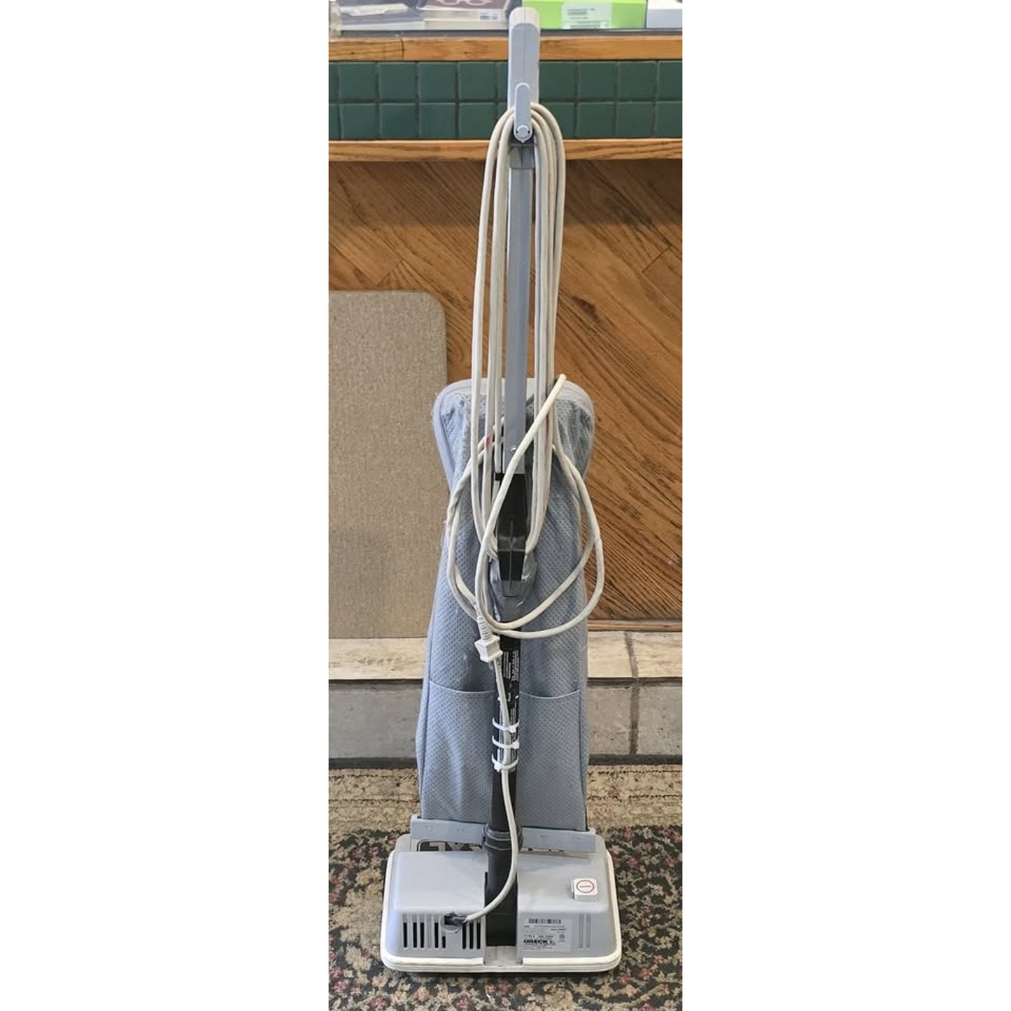 Oreck Classic XL Upright Vacuum Cleaner / U2200HHSQ /