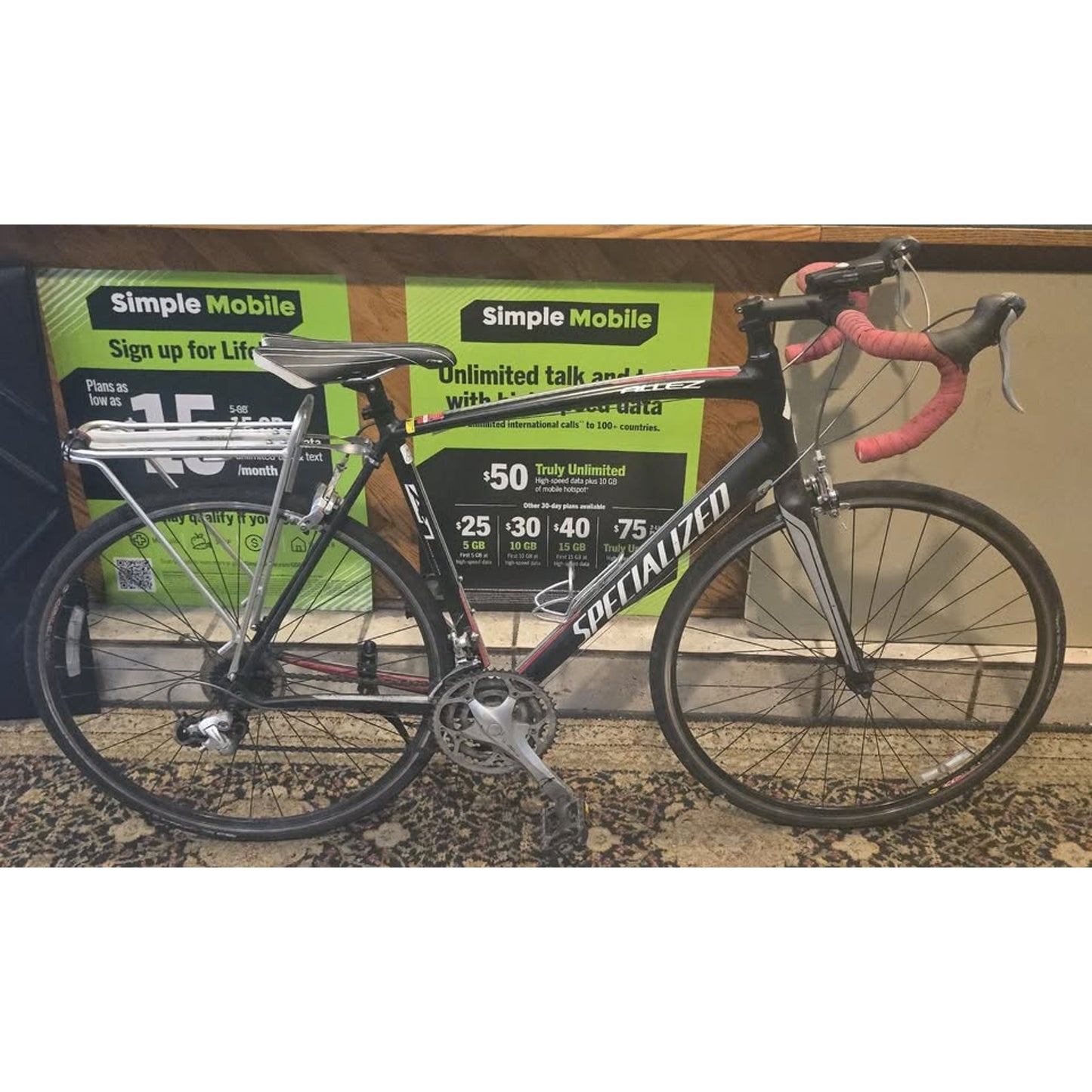 Specilized Allez Road Bike / 22" Frame / 700CM Wheels / 24-Speed /