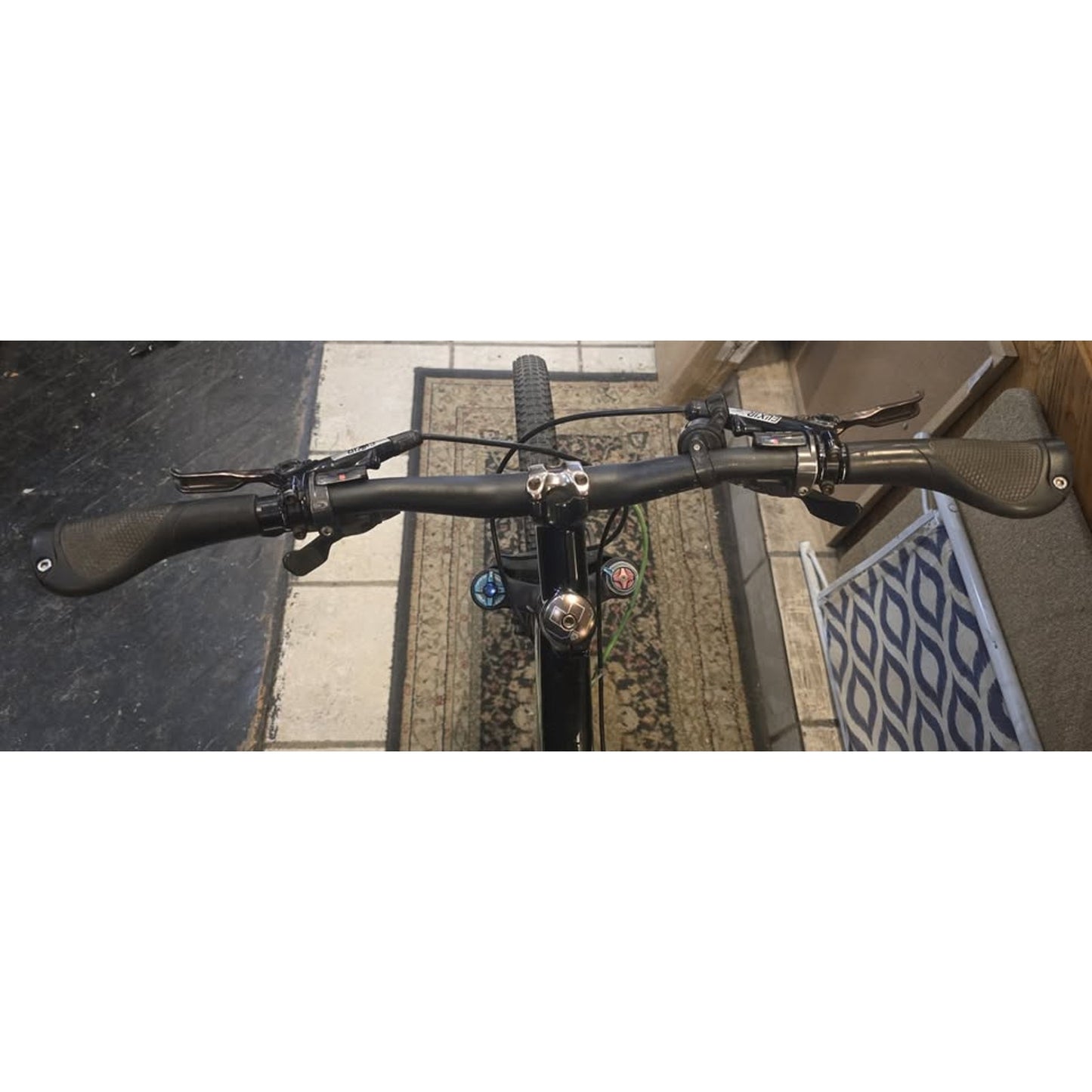 Specialized Stump Jumper Elite / 18.5" Frame / 26" Wheels / 21-Speed / Trail Bike