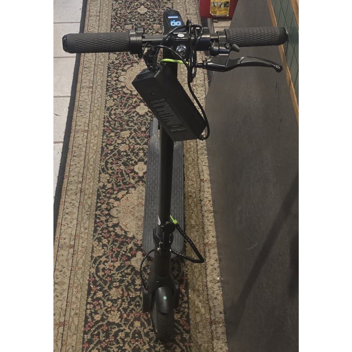 Ishinwheel S9 Pro Electric Scooter / 350W Motor / 20Mi Range / 20MPH /