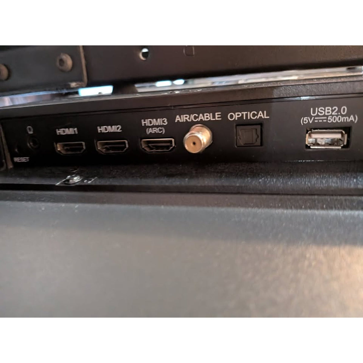 Onn. Roku 42" LED TV / 10068372