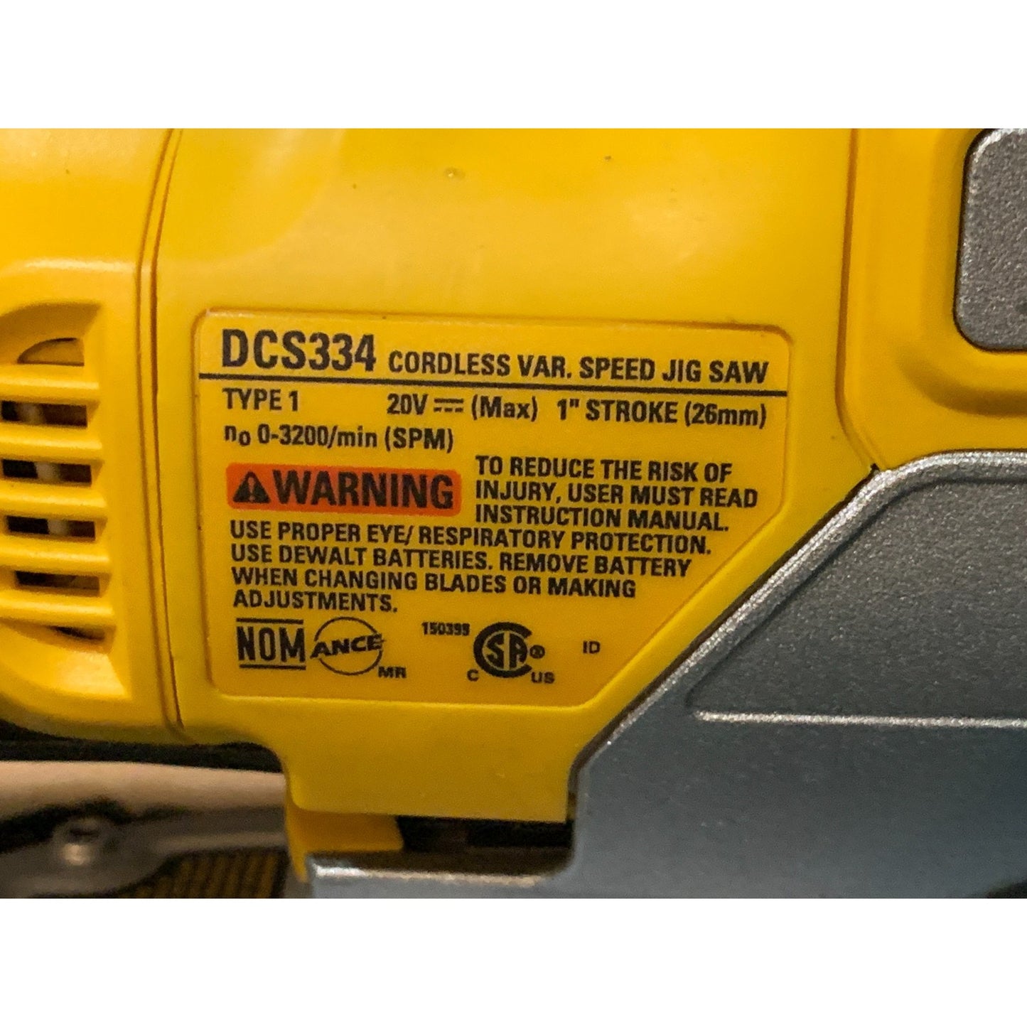 DEWALT 20V MAX XR Jig Saw DCS334B + dcb203 battery