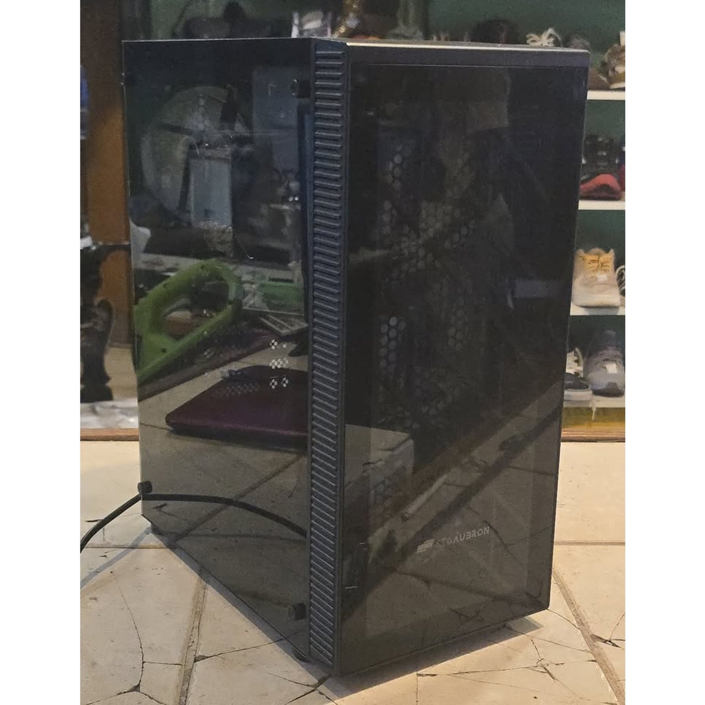 Stgaubron Custom Gaming Desktop / Intel Xeon E5-1620 V2 3.70Ghz / AMD RX 590 GME / 512SSD / 16Ram /