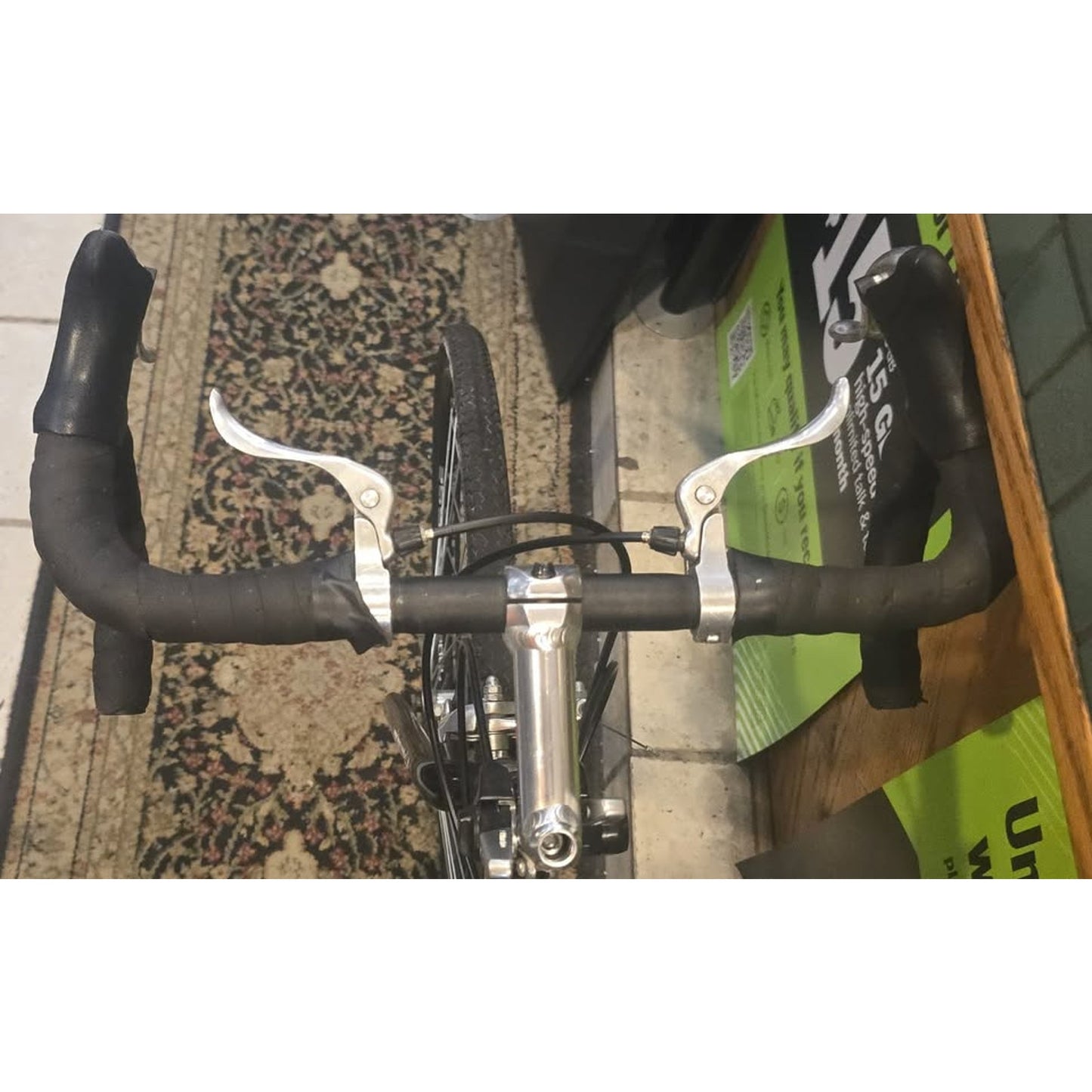 Genesis Road Tech 700 Road Bike / 22.5" Frame / 700CM Wheels / 21-Speed /