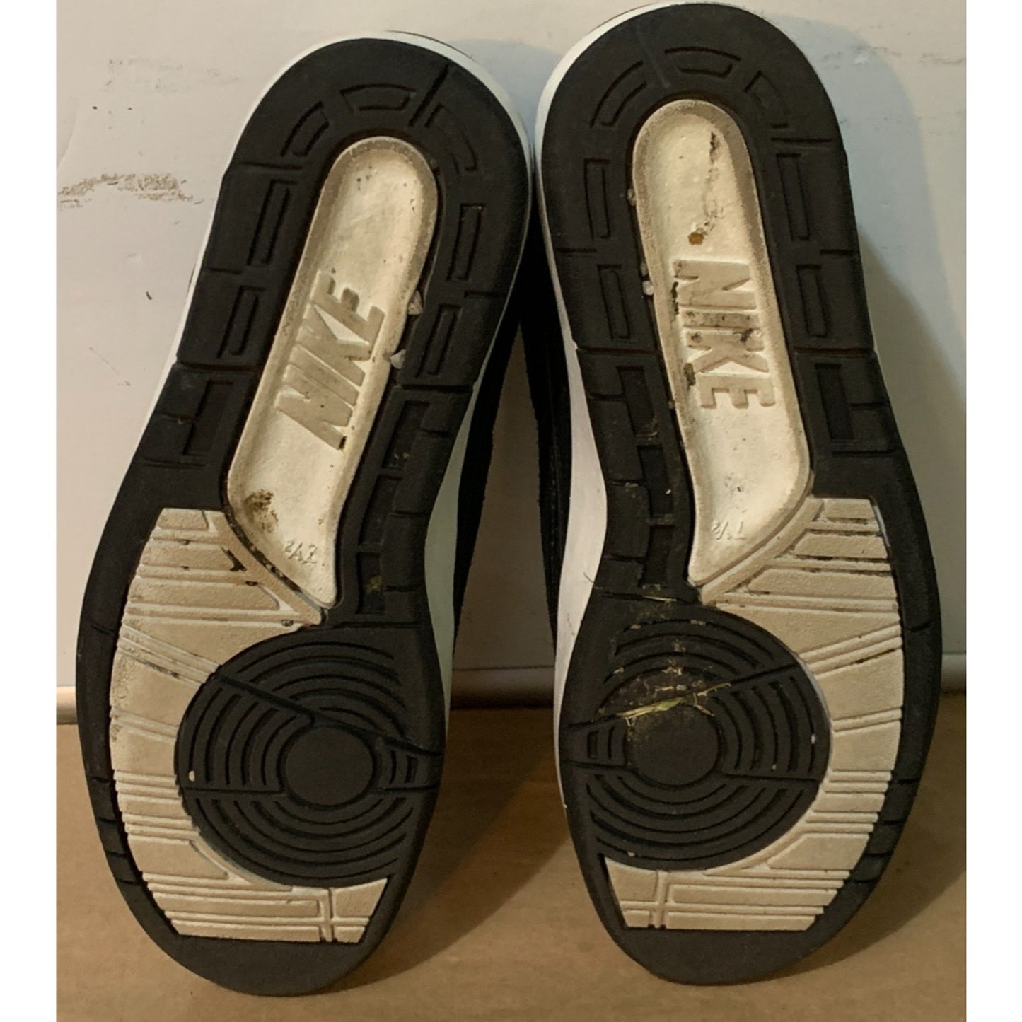 Nike Air Jordan 2 Retro Low Black And Gold Basketball Shoes - Women’s Size 9