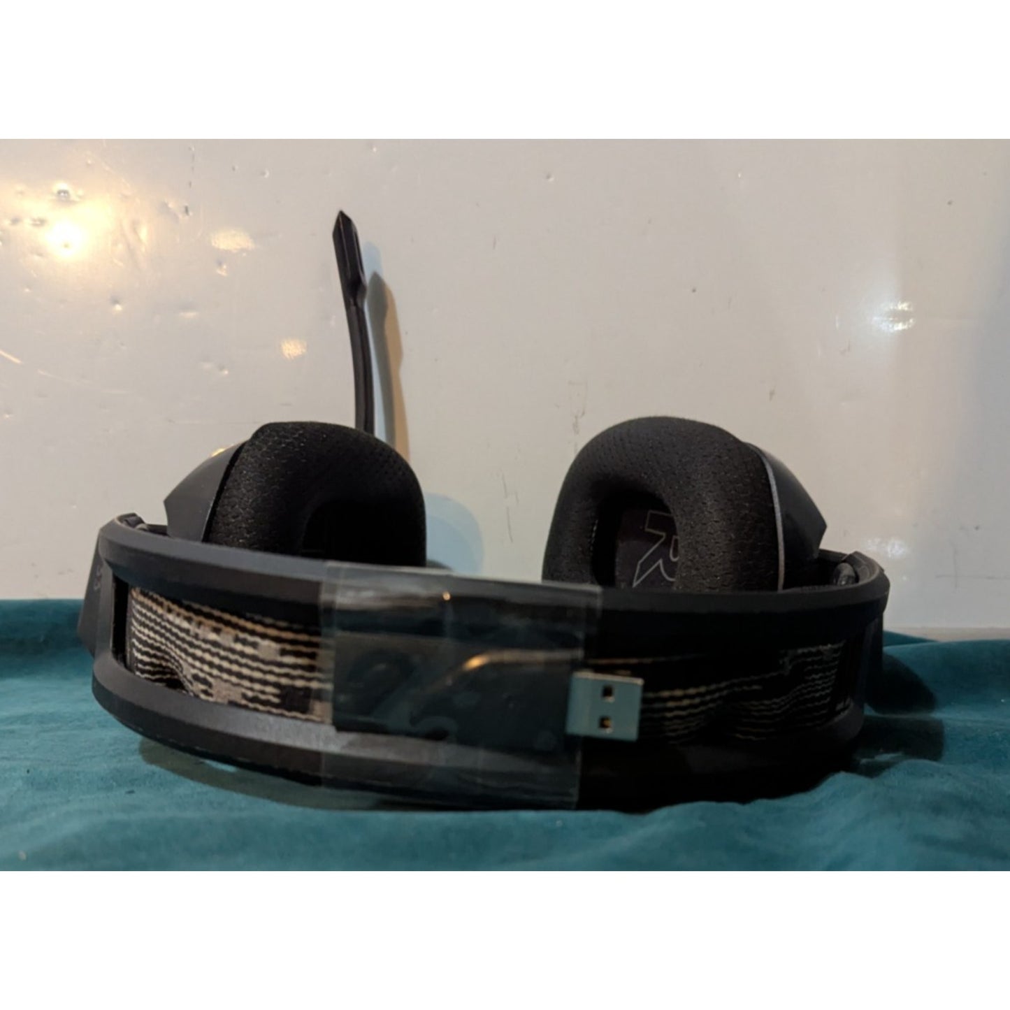 Logitech G733 Lightspeed Wireless RGB Gaming Headset Black Foam Ear Cushion
