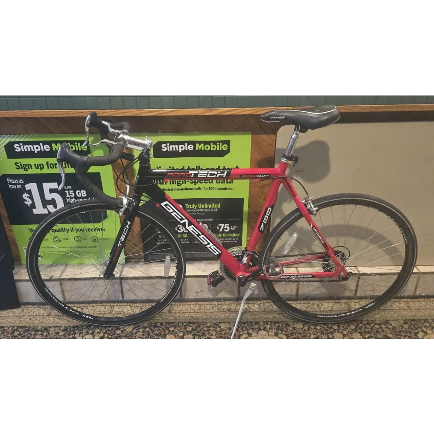 Genesis Road Tech 700 Road Bike / 22.5" Frame / 700CM Wheels / 21-Speed /