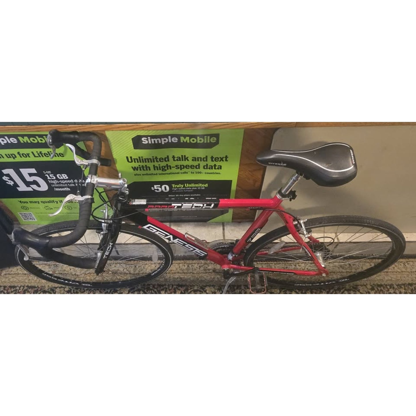 Genesis Road Tech 700 Road Bike / 22.5" Frame / 700CM Wheels / 21-Speed /