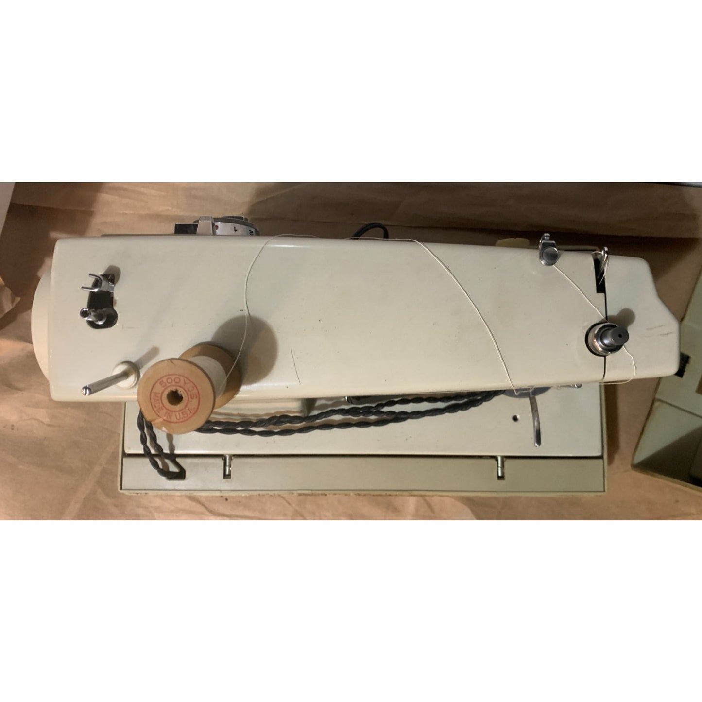 Sears Kenmore 158 ZigZag Sewing Machine 158.14301 W/ Case