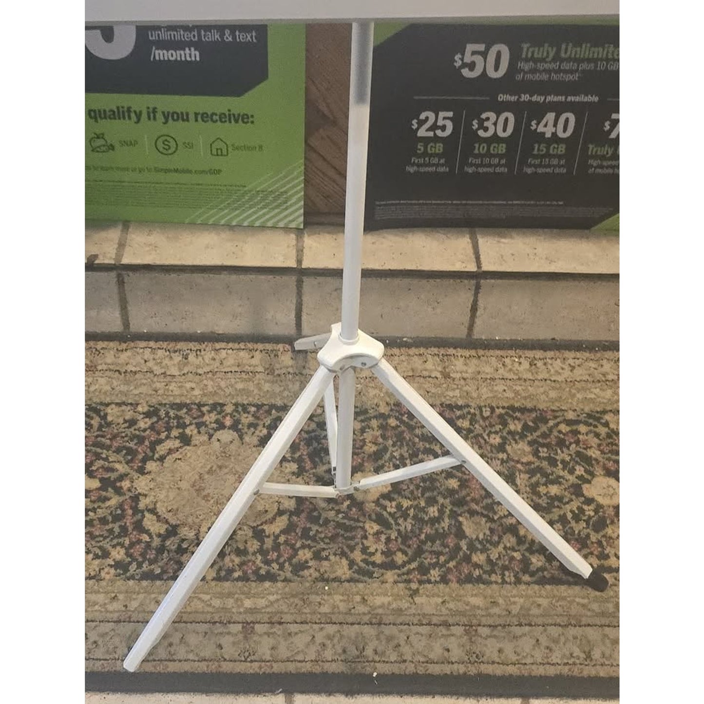 72" Standing Projector Screen