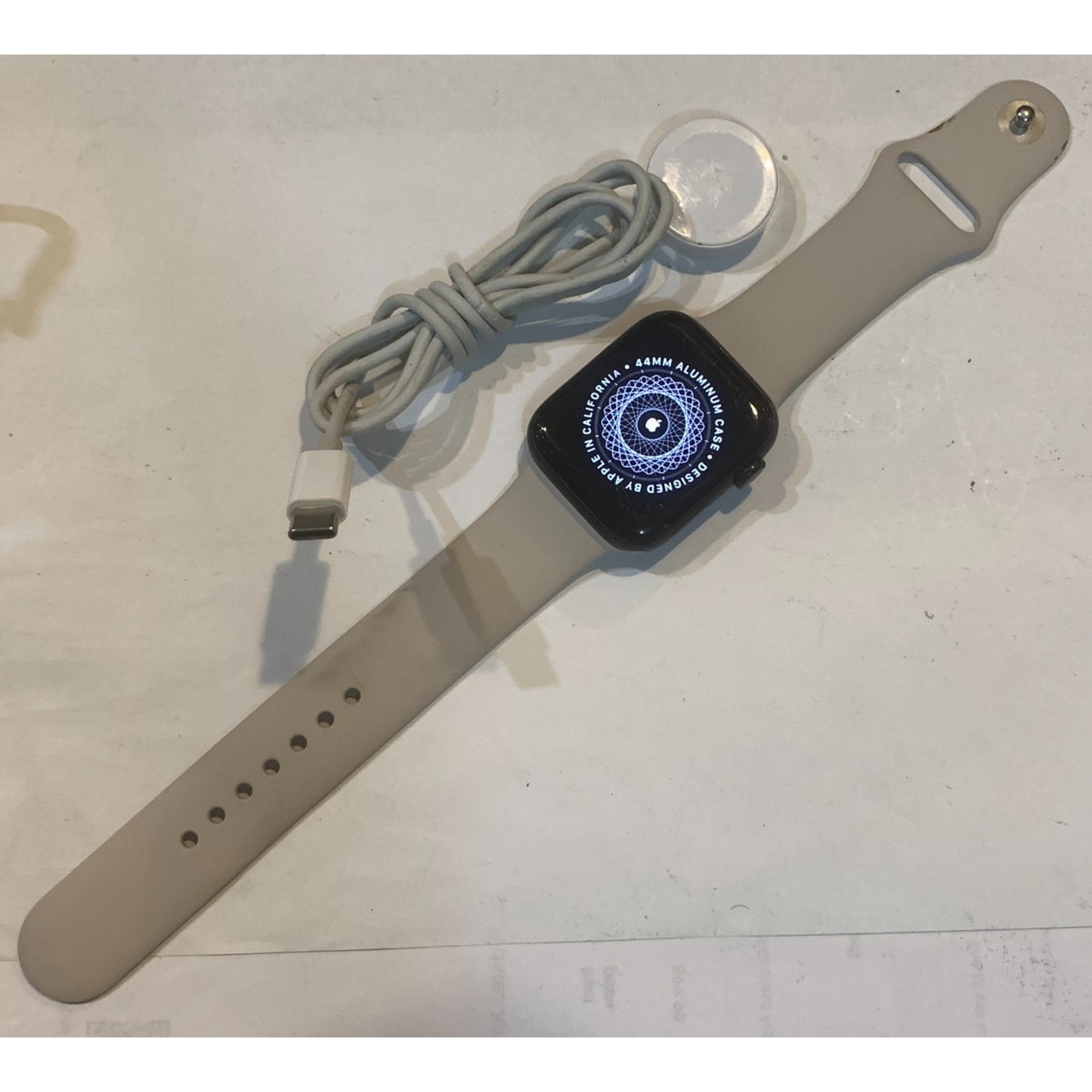 Apple Watch SE (2nd Gen) 44mm Starlight Aluminum GPS Smartwatch