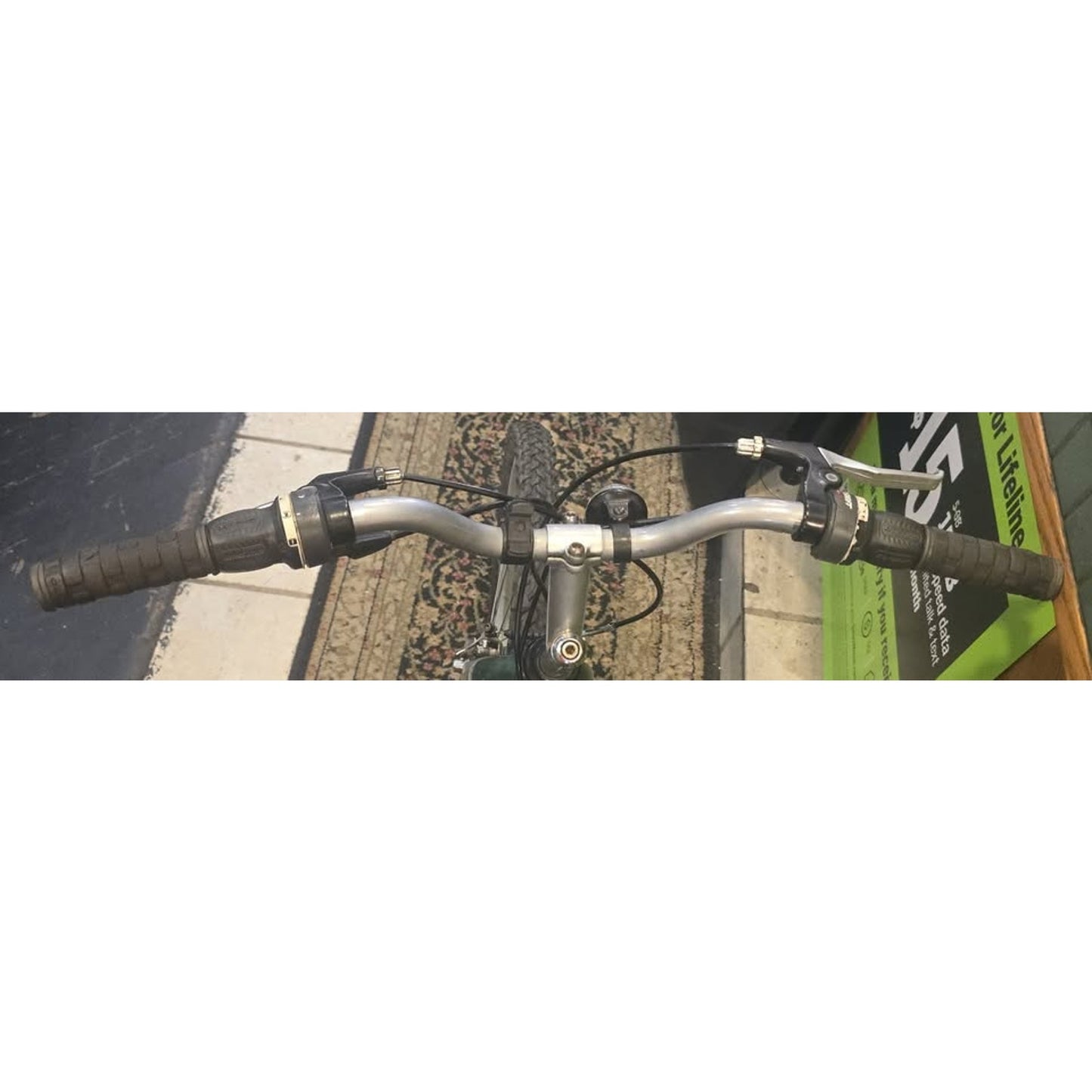 Trek 800 Mountain Bike / 13" Frame / 26" Wheels / 21-Speed /
