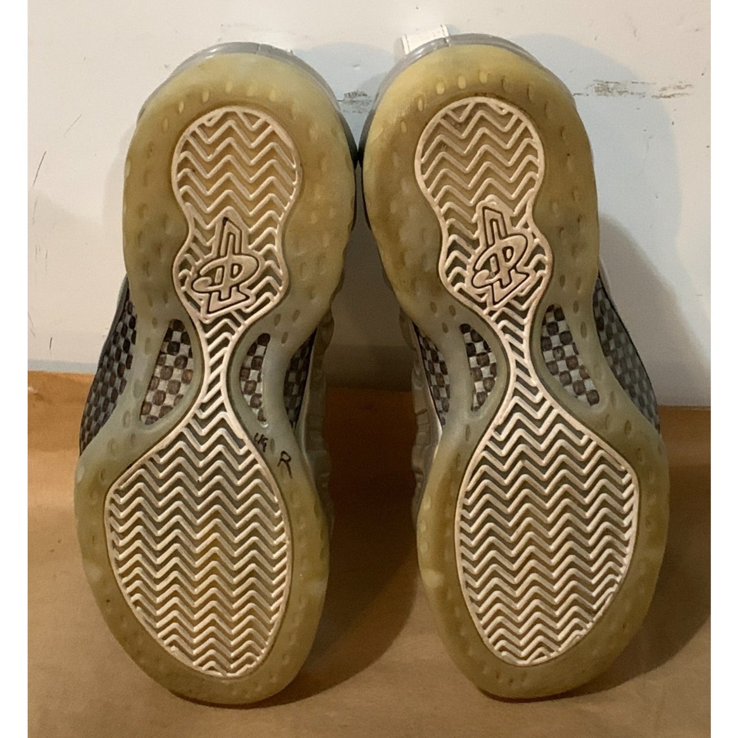 Nike Air Foamposite One White Chrome AA3963-100 Size 7.5m