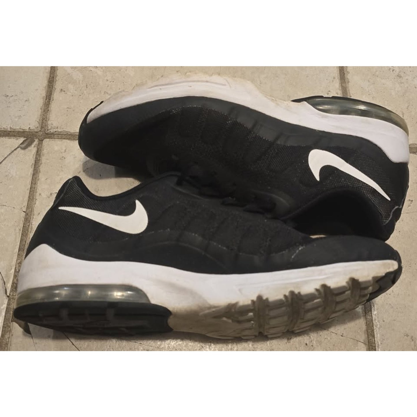 Nike Air Max Invigor / 9.5M" / 749680-010 /
