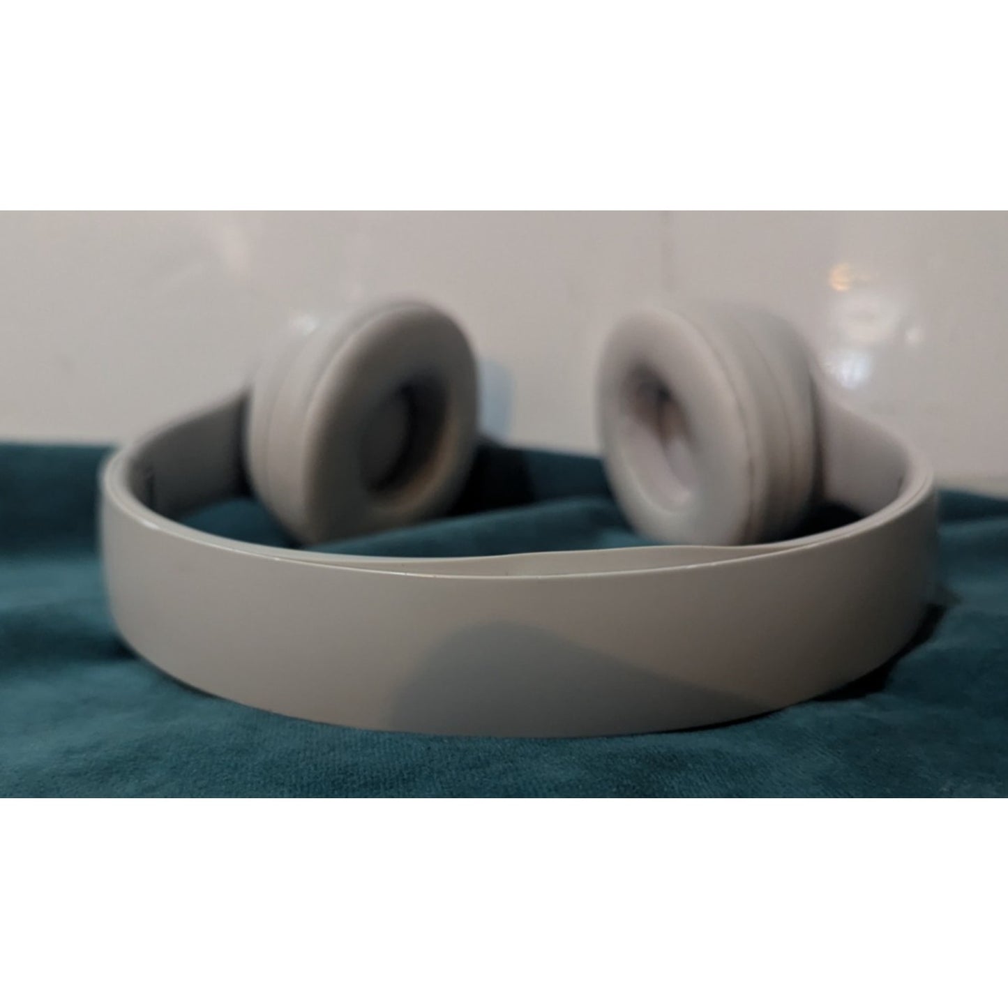 Beats Solo 4 True Wireless Bluetooth on ear Headphones