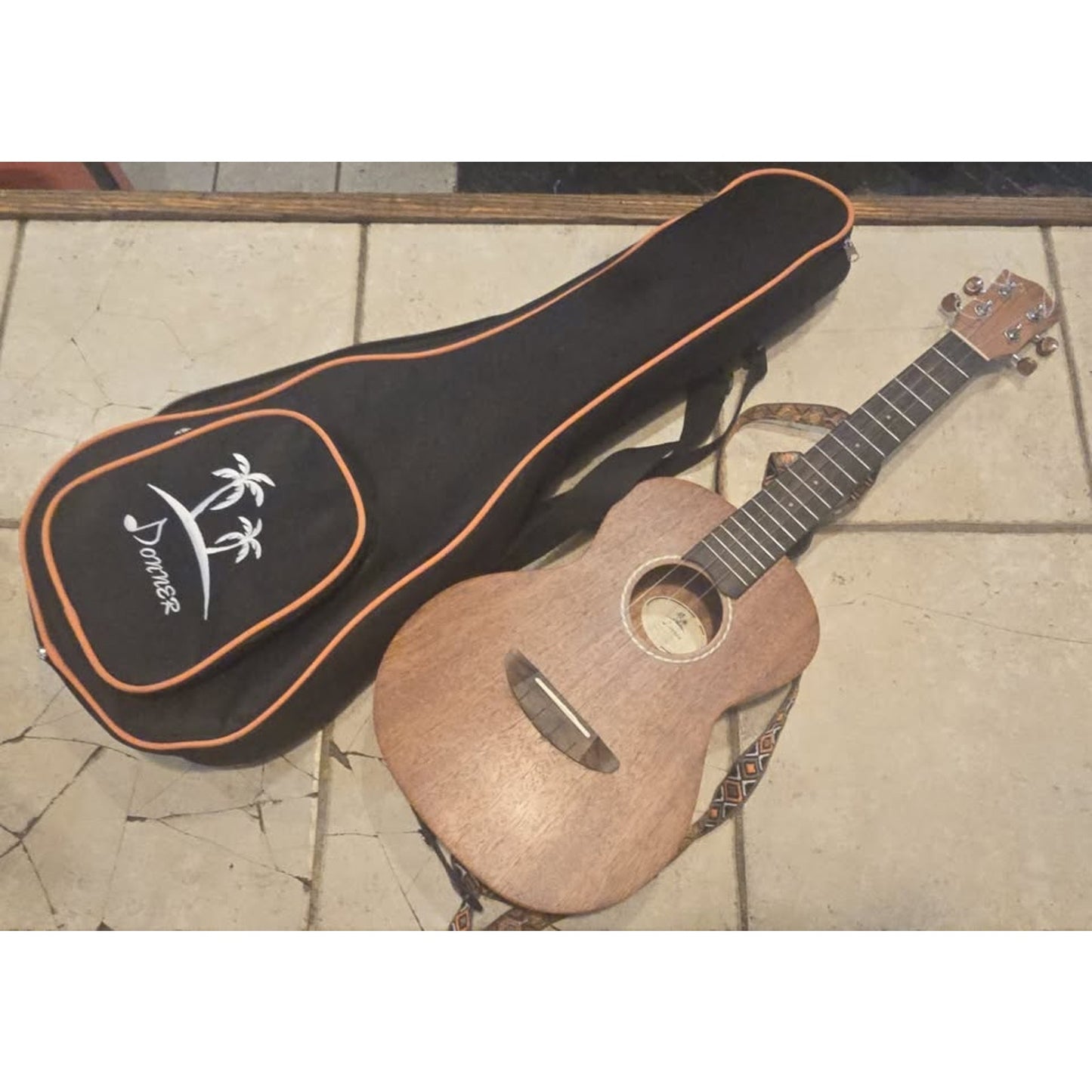 Donner DUT-1 26" Tenor Ukulele