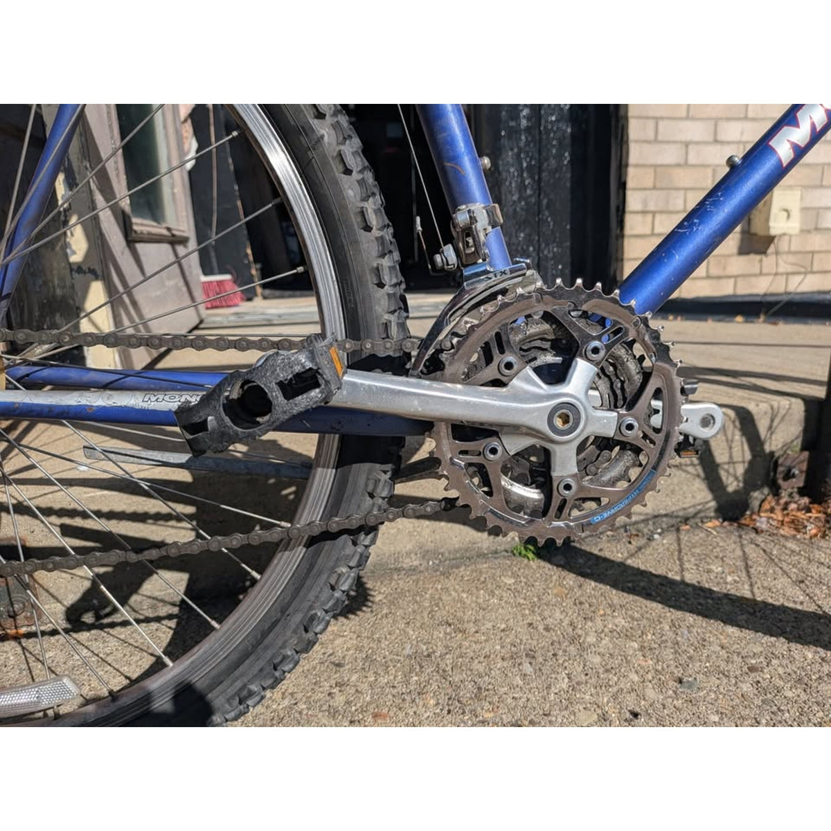 Mongoose Alta Bike / 23" Frame/ 26" Wheels / 21 Speed