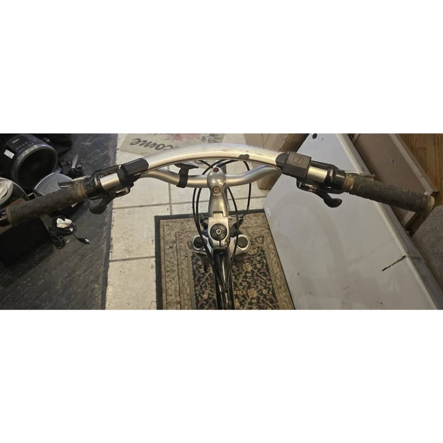 Trek 7500 Multitrack Hybrid Track / 22" Frame / 700Cm Wheels / 21-Speed /