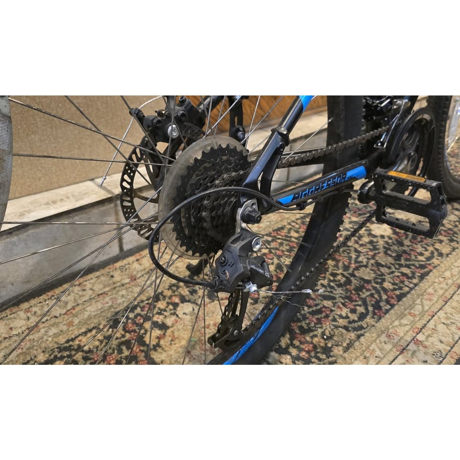 GT Aggressor Pro / 27.5" Wheels / 21-Speed / 17" M Frame /