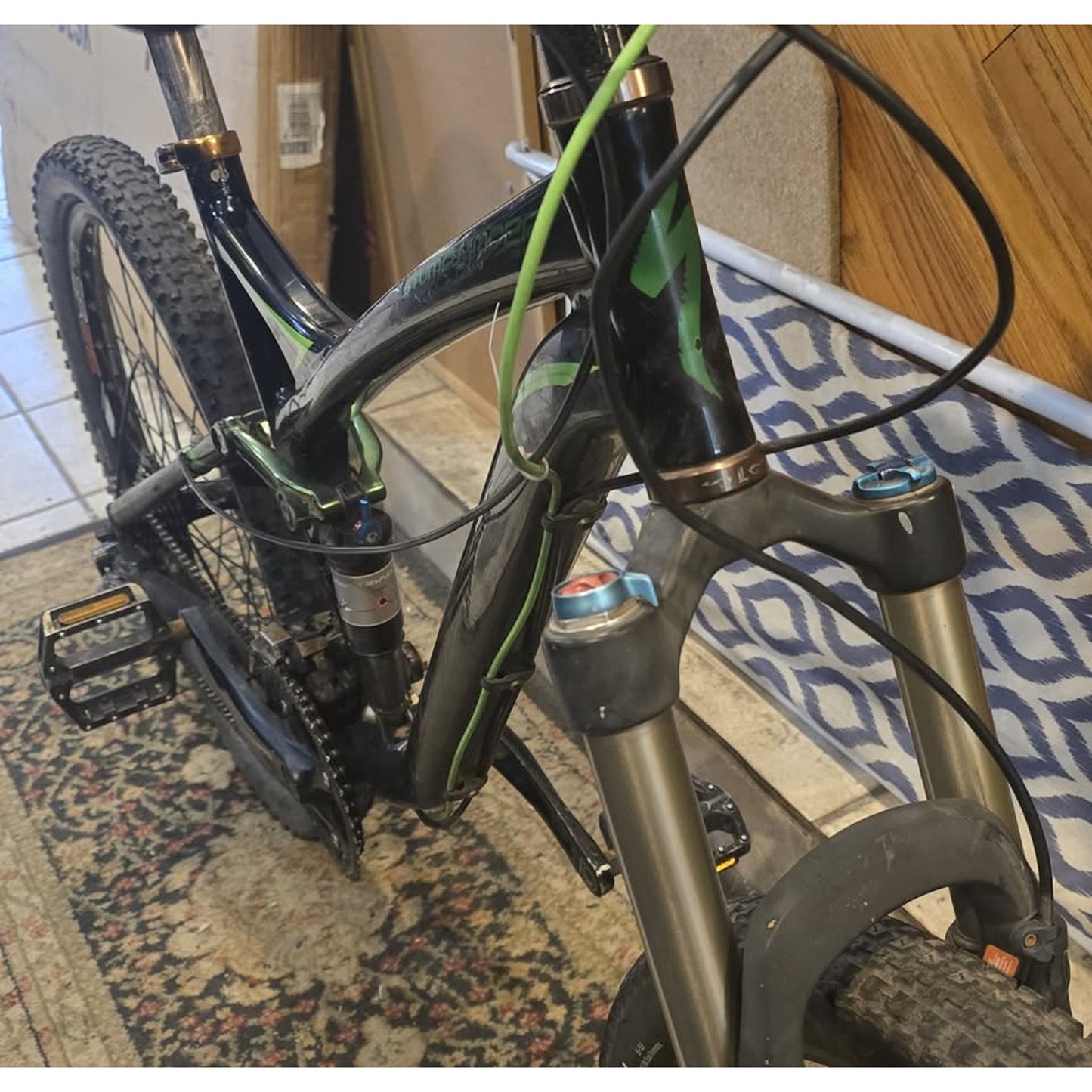 Specialized Stump Jumper Elite / 18.5" Frame / 26" Wheels / 21-Speed / Trail Bike