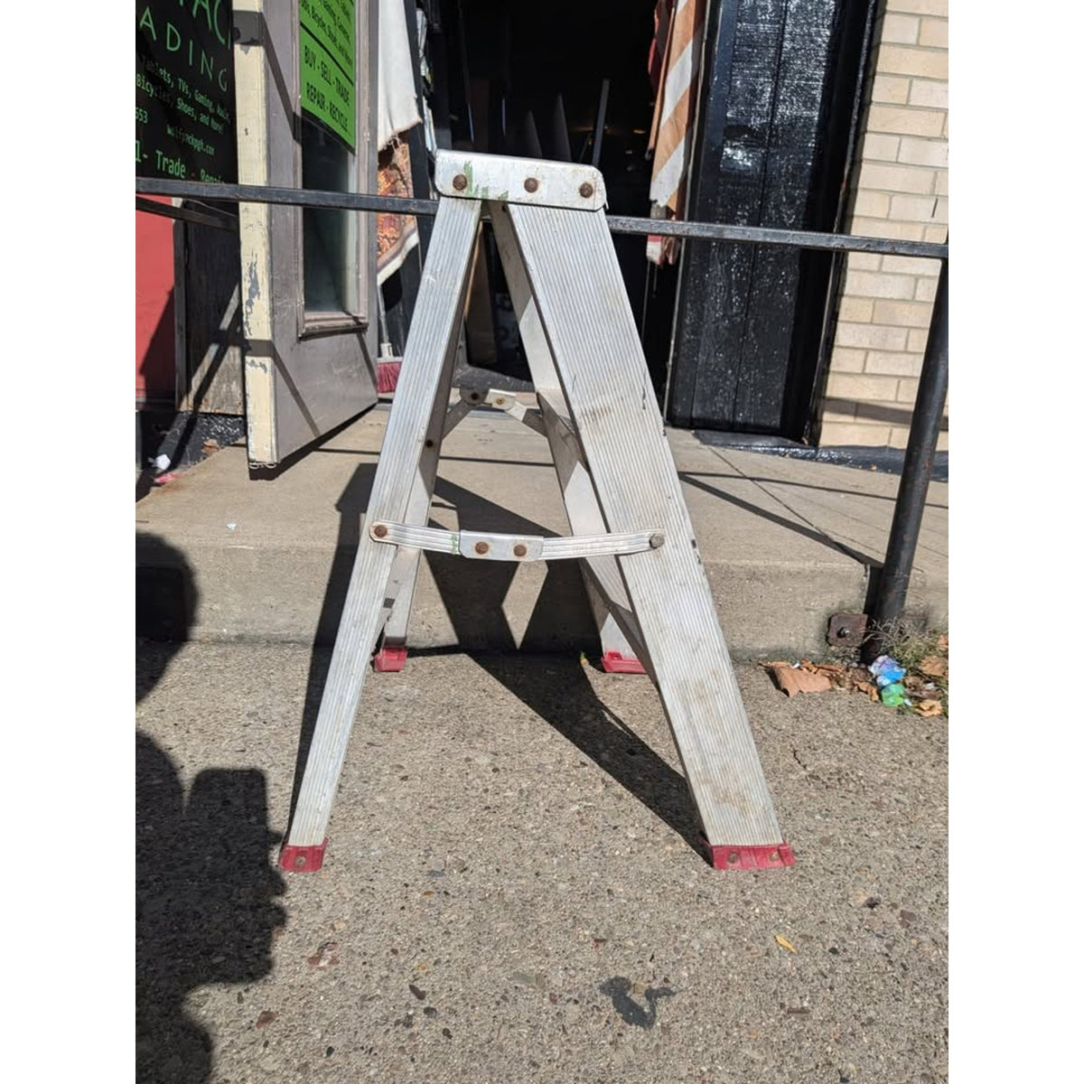 3 Step Ladder / Silver