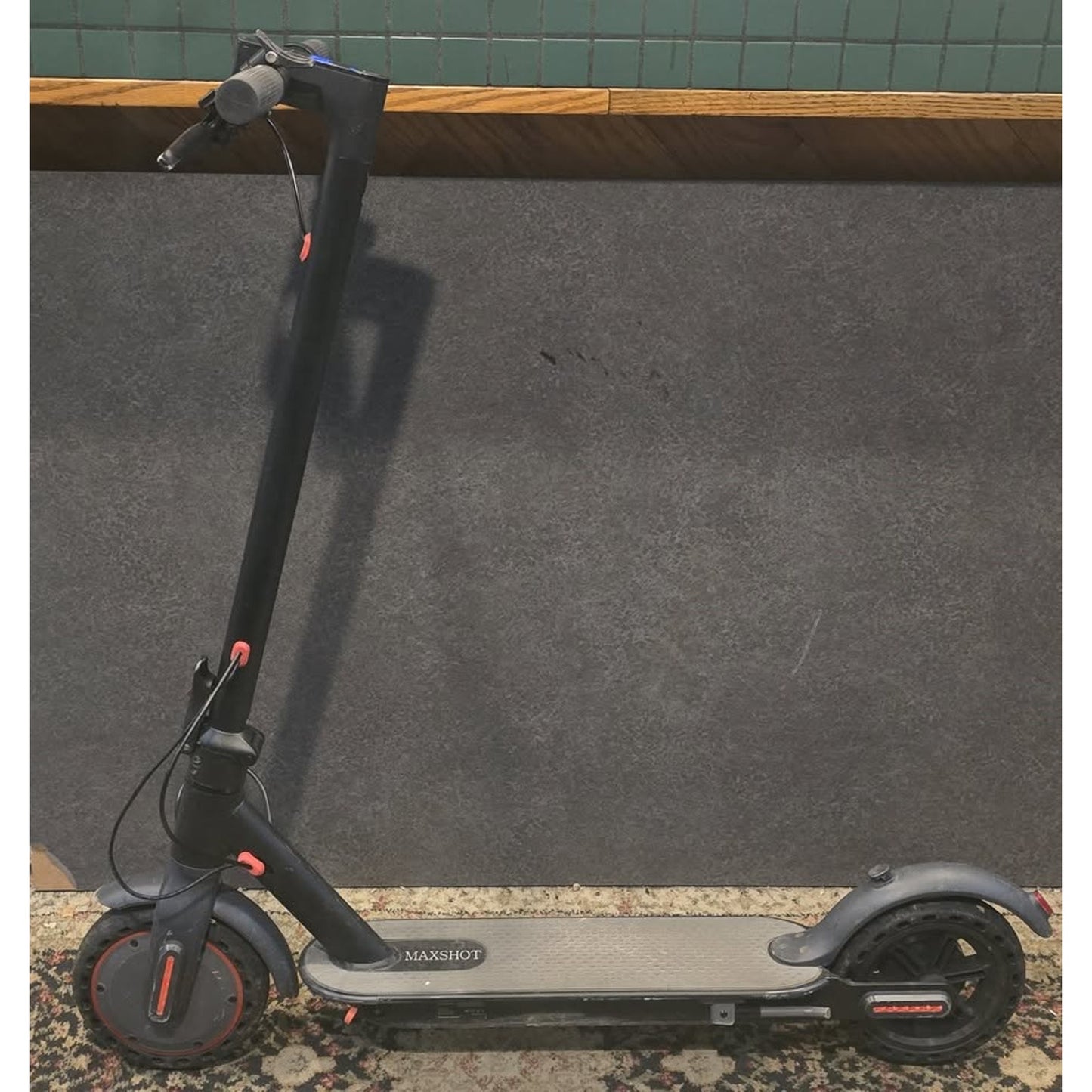 Max V-7 Electric Kick Scooter / 350W Motor / 16 Mile Range / 22Mph /