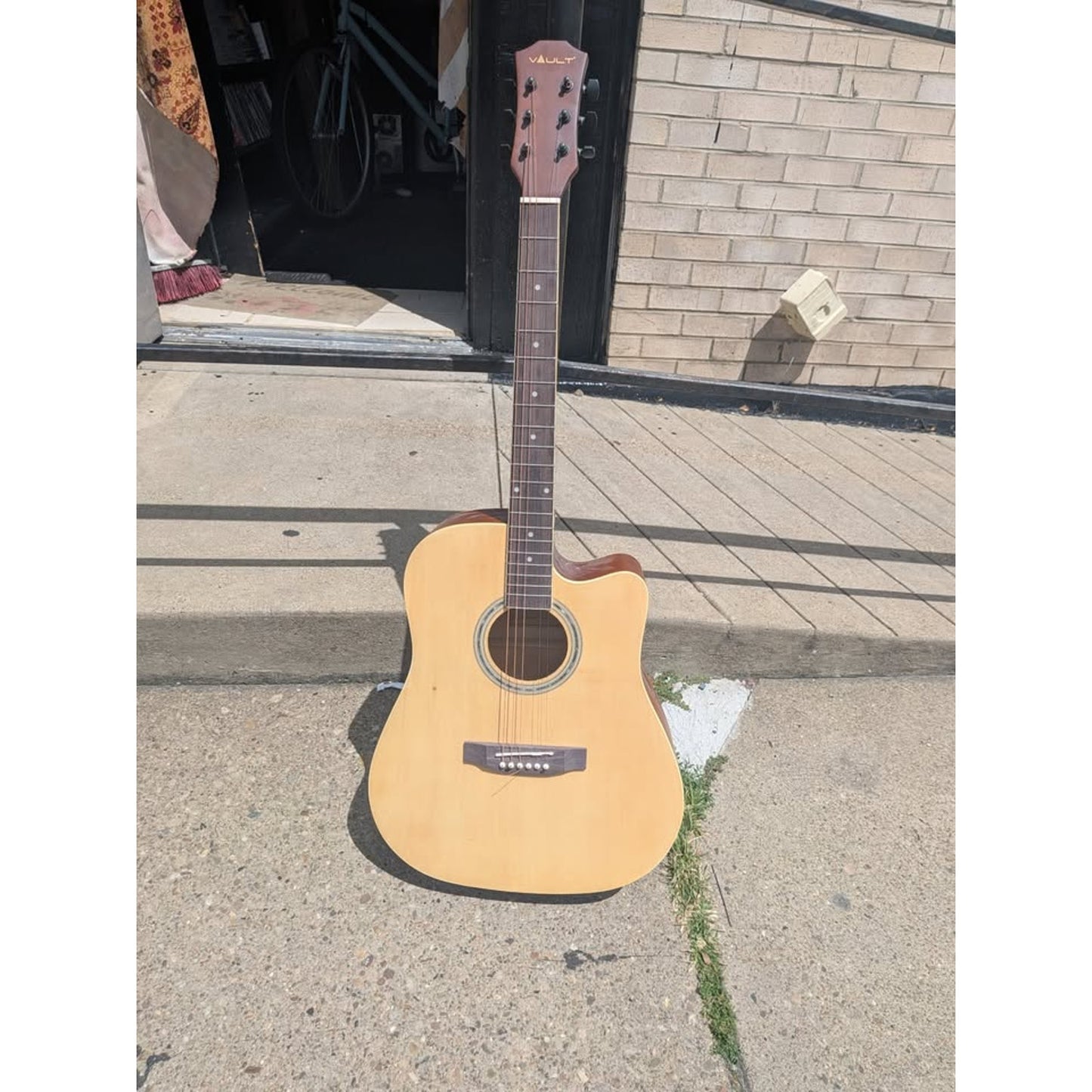 Vault 6-String Acoustic Guitar /EA10C /