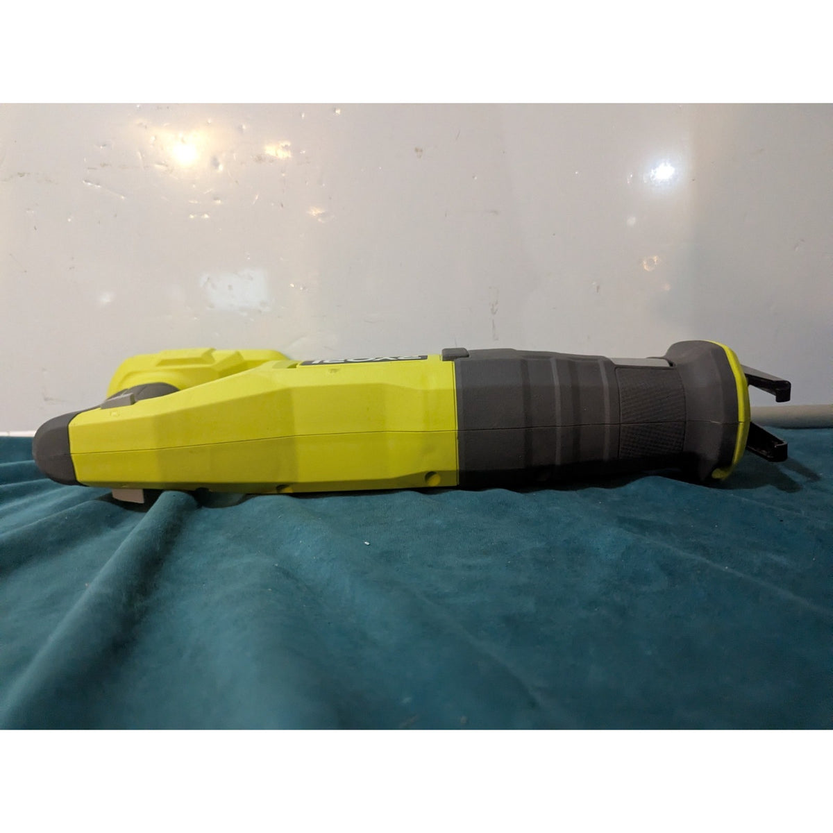Ryobi ONE+ 18V Cordless Reciprocating Saw PCL515 w/ Battery Charger & 4AhBattery