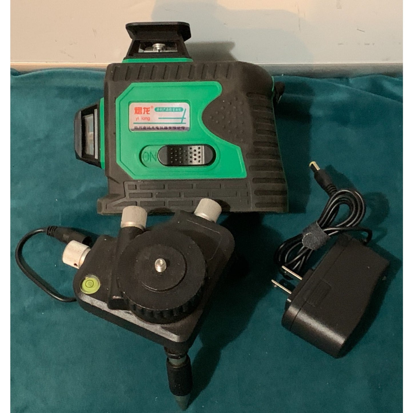 Yi Long 3D 12 Lines Laser Level Engineering Grade Wall Instrument Green Laser US