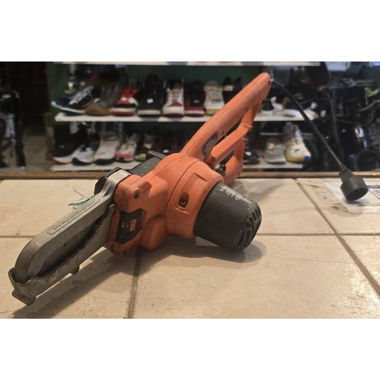 Black & Decker 4.5A Corded Alligator Lopper Chainsaw Trimmer / LP1000 /