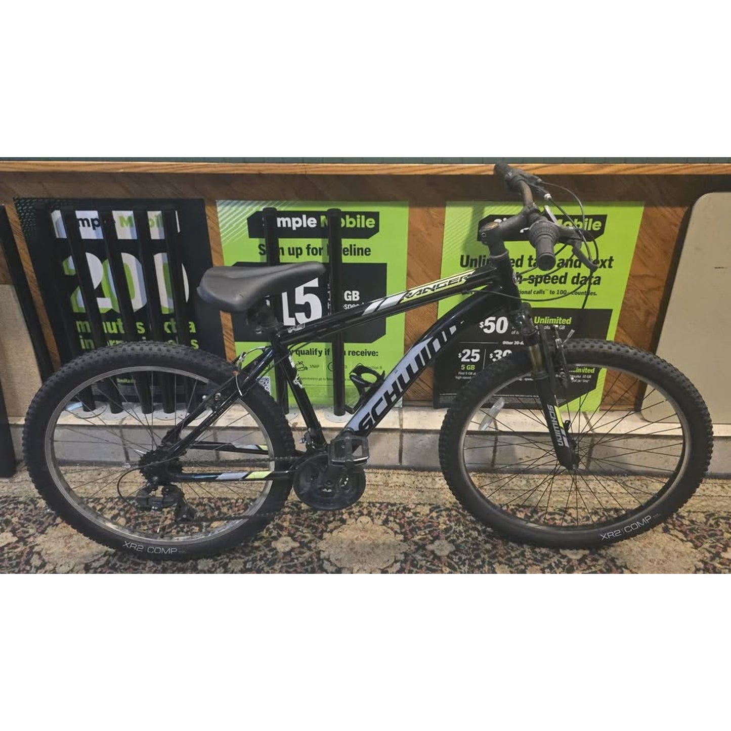 Schwinn Ranger Mountain Bike / 26" Wheels / 17" Frame / 21-Speed /