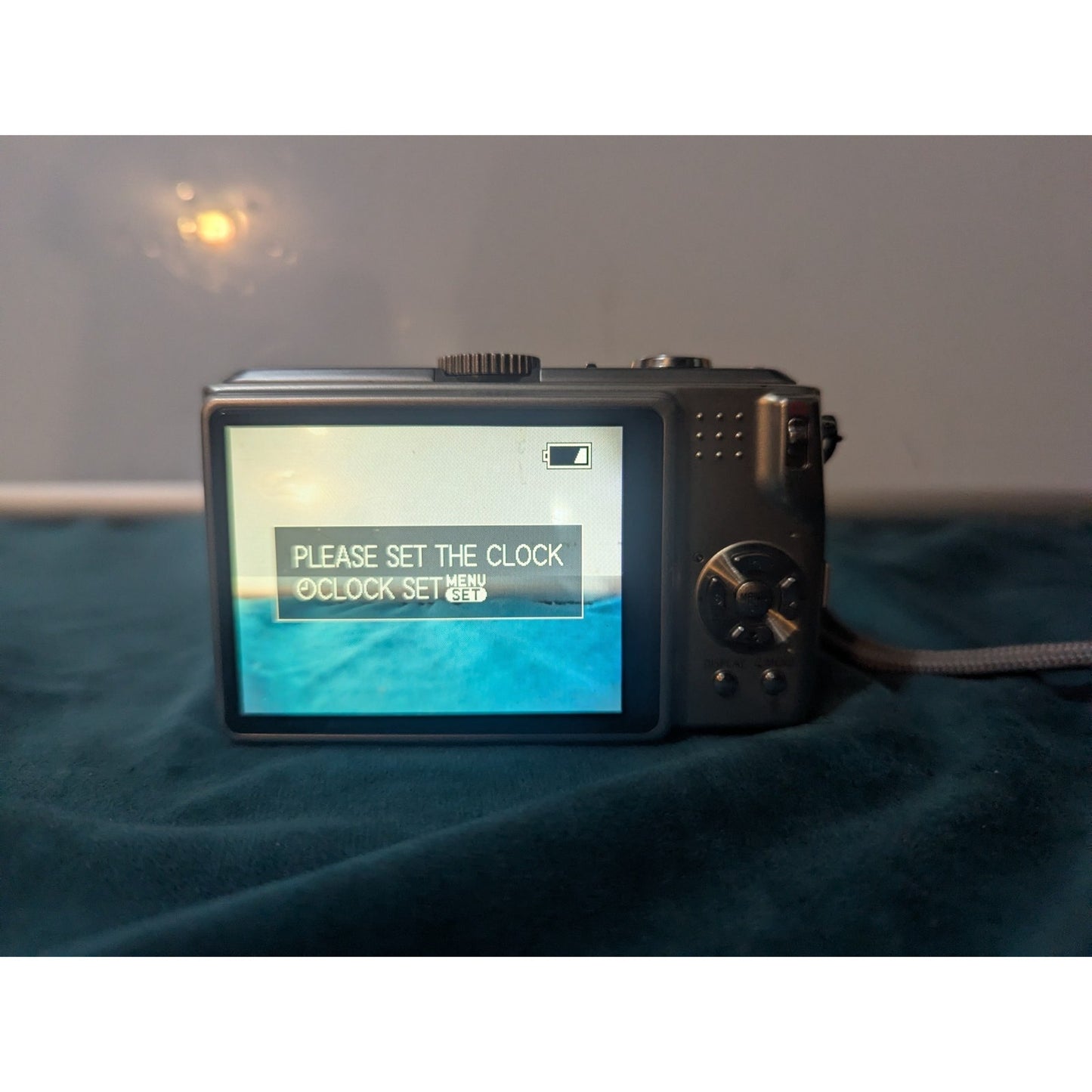 Panasonic LUMIX 9.1MP Digital Camera. Battery Door Issue (READ ITEM DESCRIPTION)