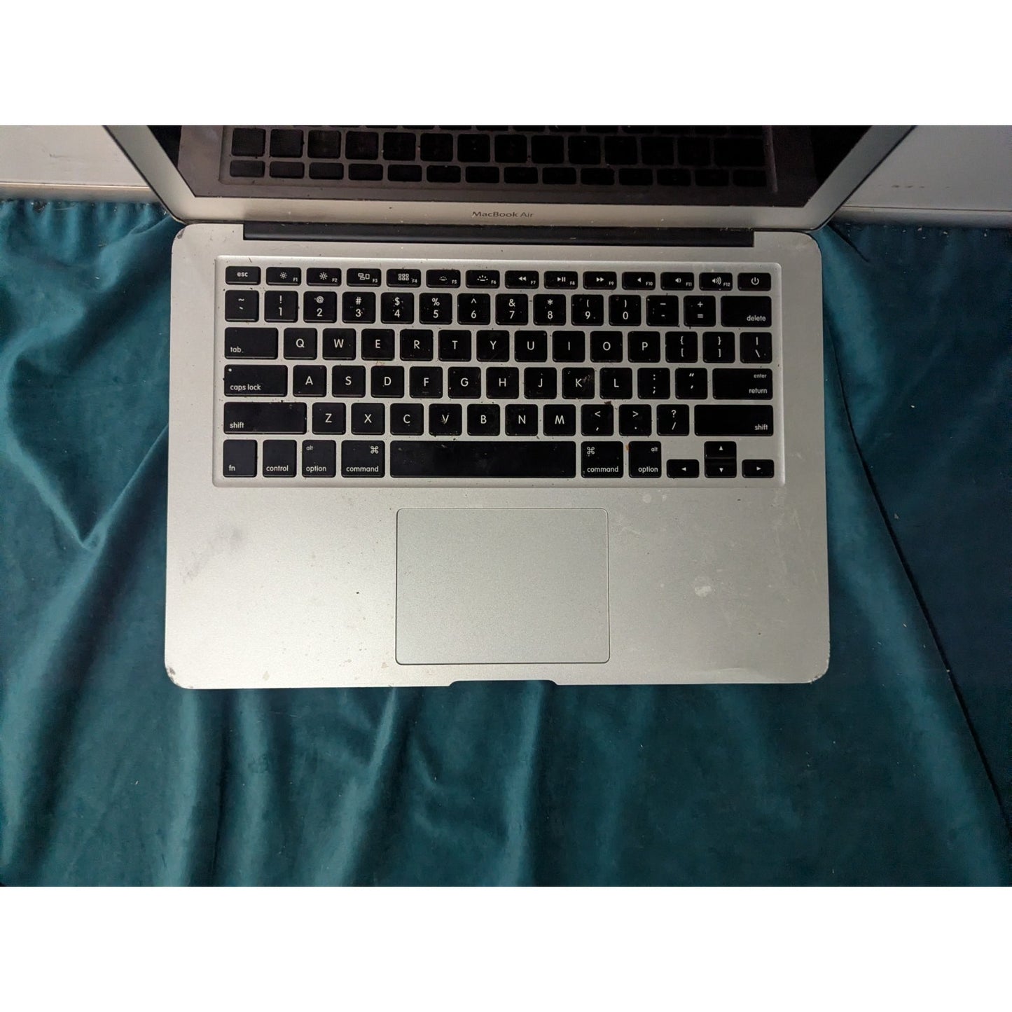 Apple MacBook A1466 (FOR PARTS)