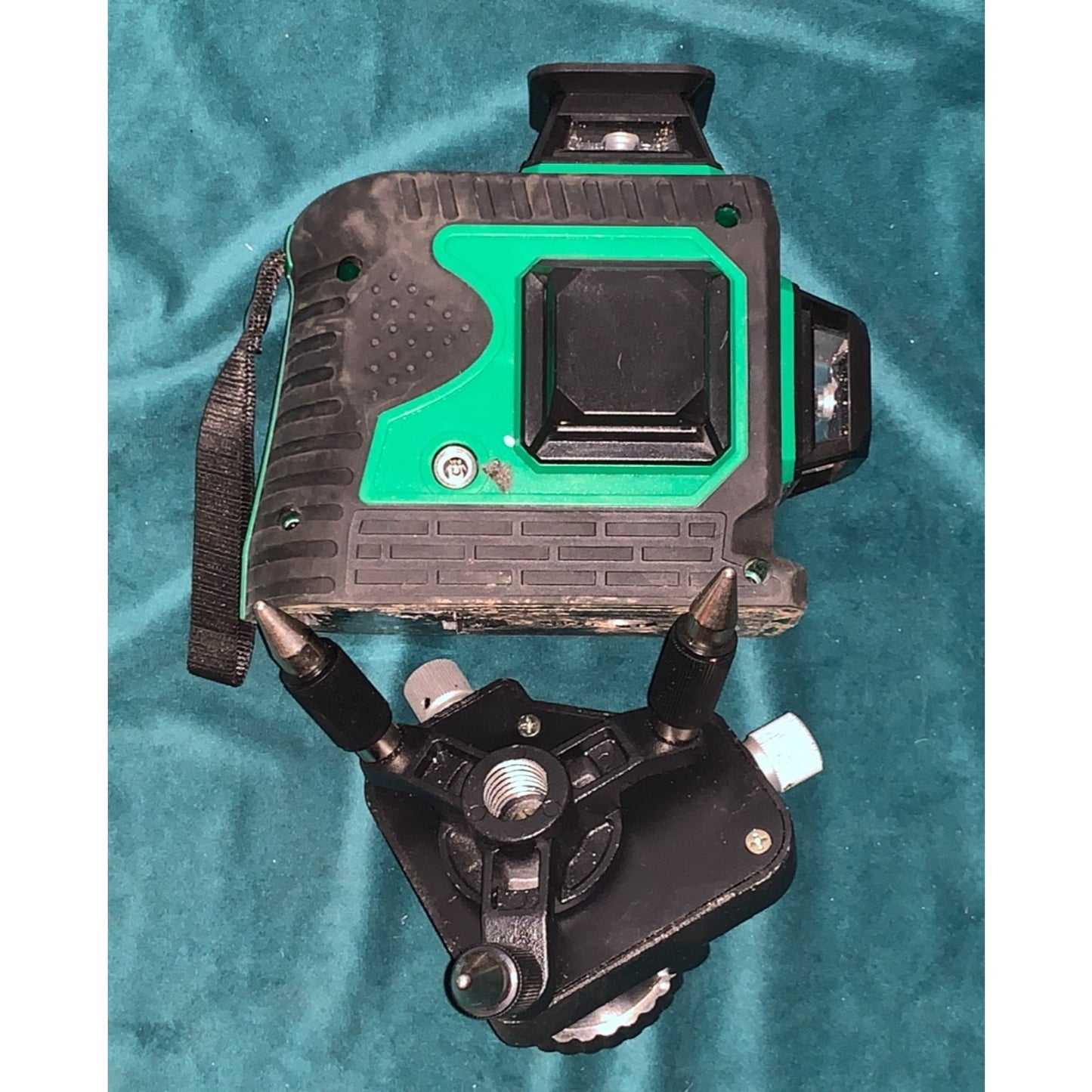 Yi Long 3D 12 Lines Laser Level Engineering Grade Wall Instrument Green Laser US