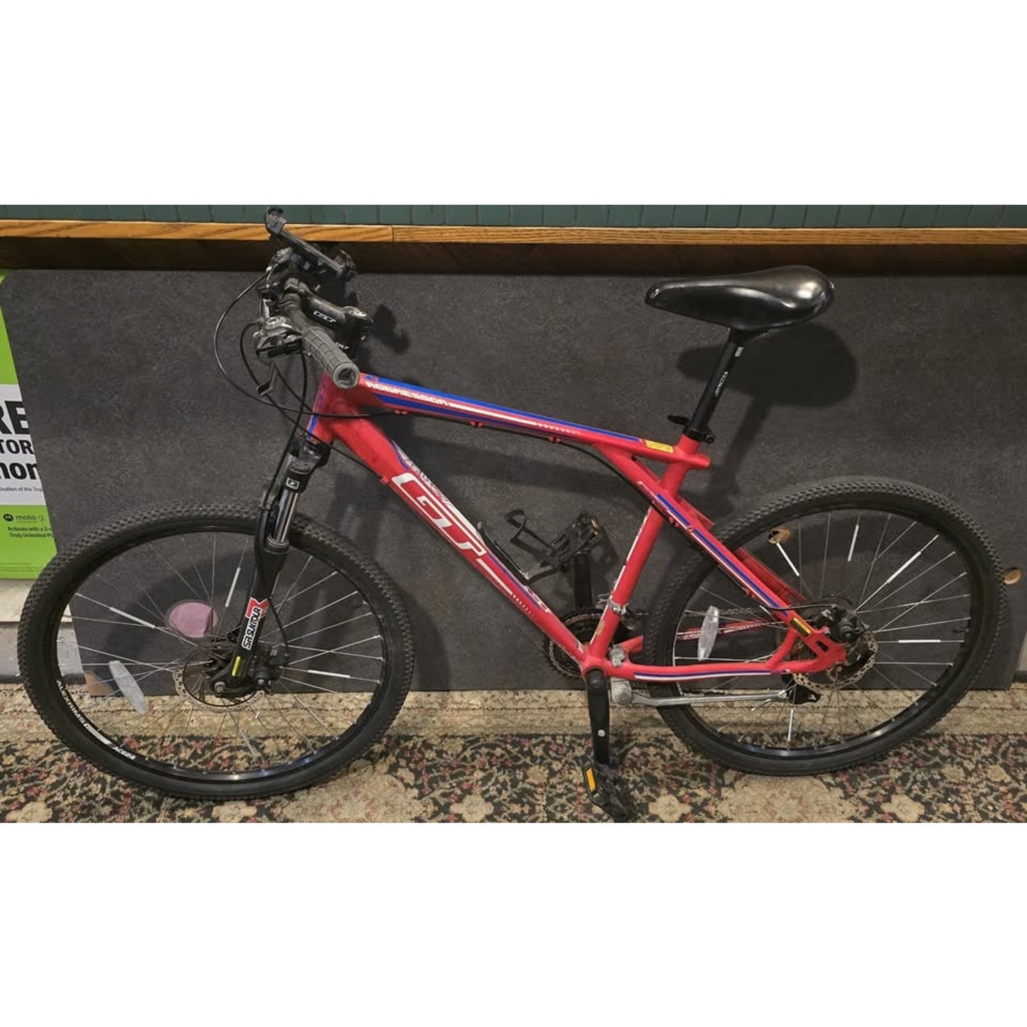 GT Agressor 2.0 Mountain Bike / 26" Wheels / 18.5" Frame / 21-Speed /