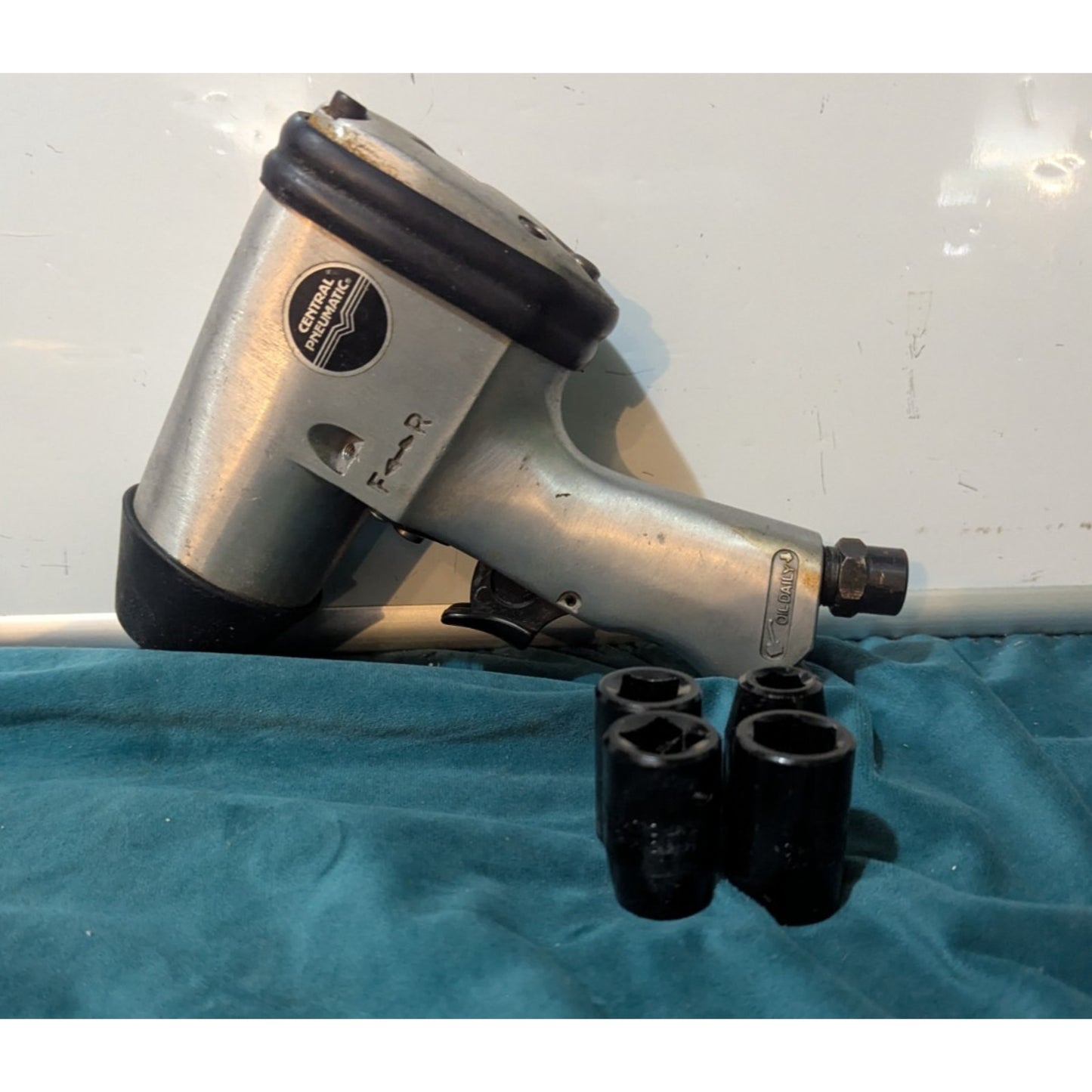 Central Pneumatic 1/2" Air Impact Wrench