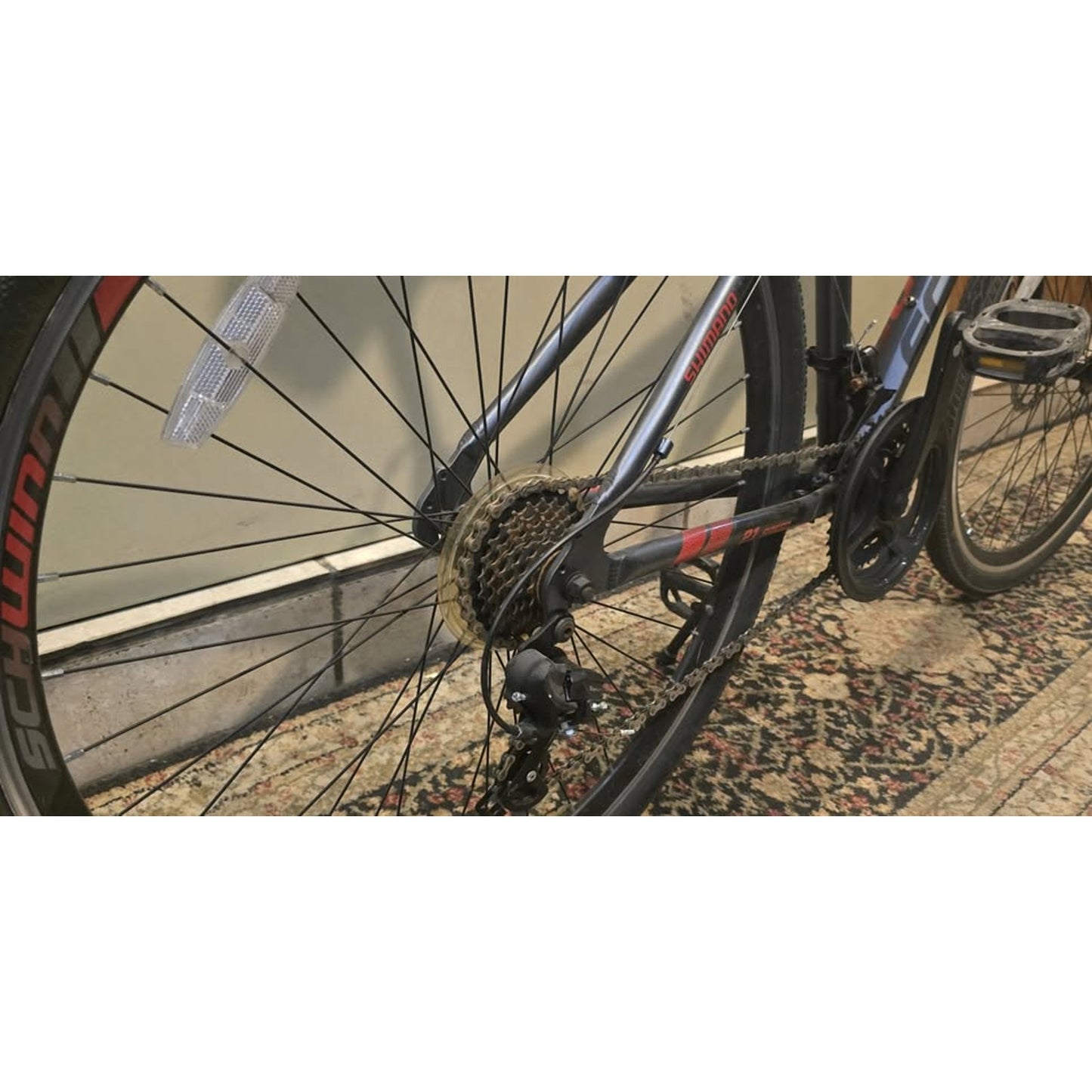 Schwinn Connection Hybrid Bike / 700Cm Wheels /  18.5" Frame / 21-Speed /