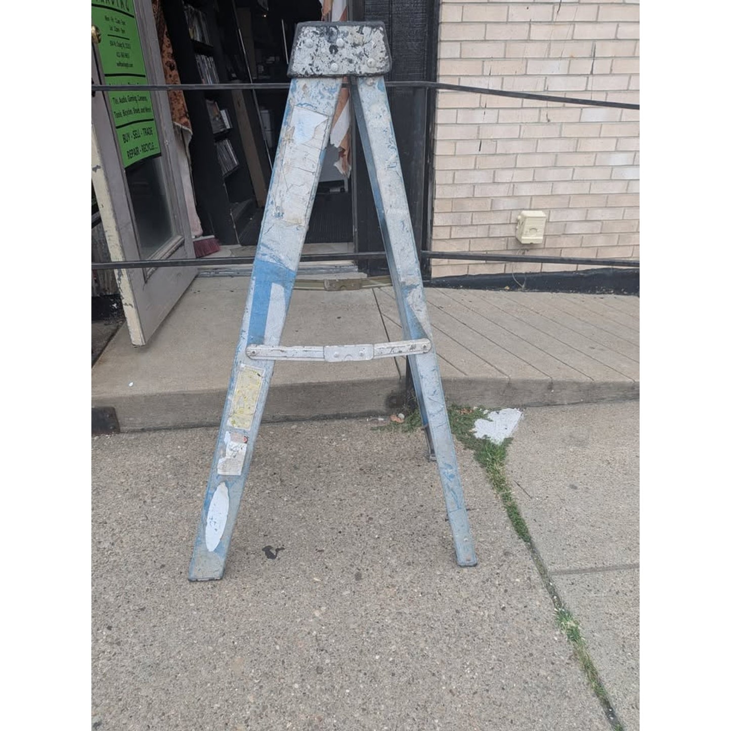 Werner 4 Step Ladder / Light Blue