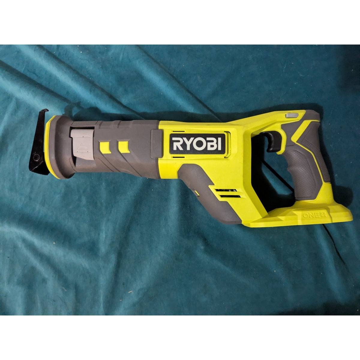 Ryobi ONE+ 18V Cordless Reciprocating Saw PCL515 w/ Battery Charger & 4AhBattery