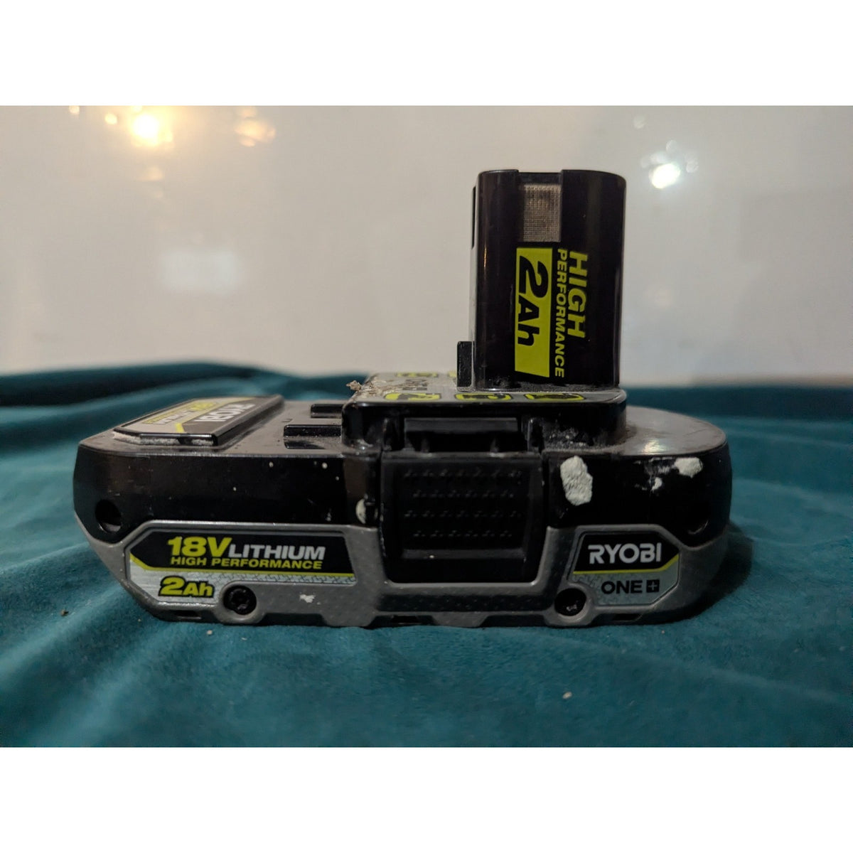 RYOBI ONE+ 18V 2.0 Ah Lithium-Ion HIGH PERFORMANCE Battery