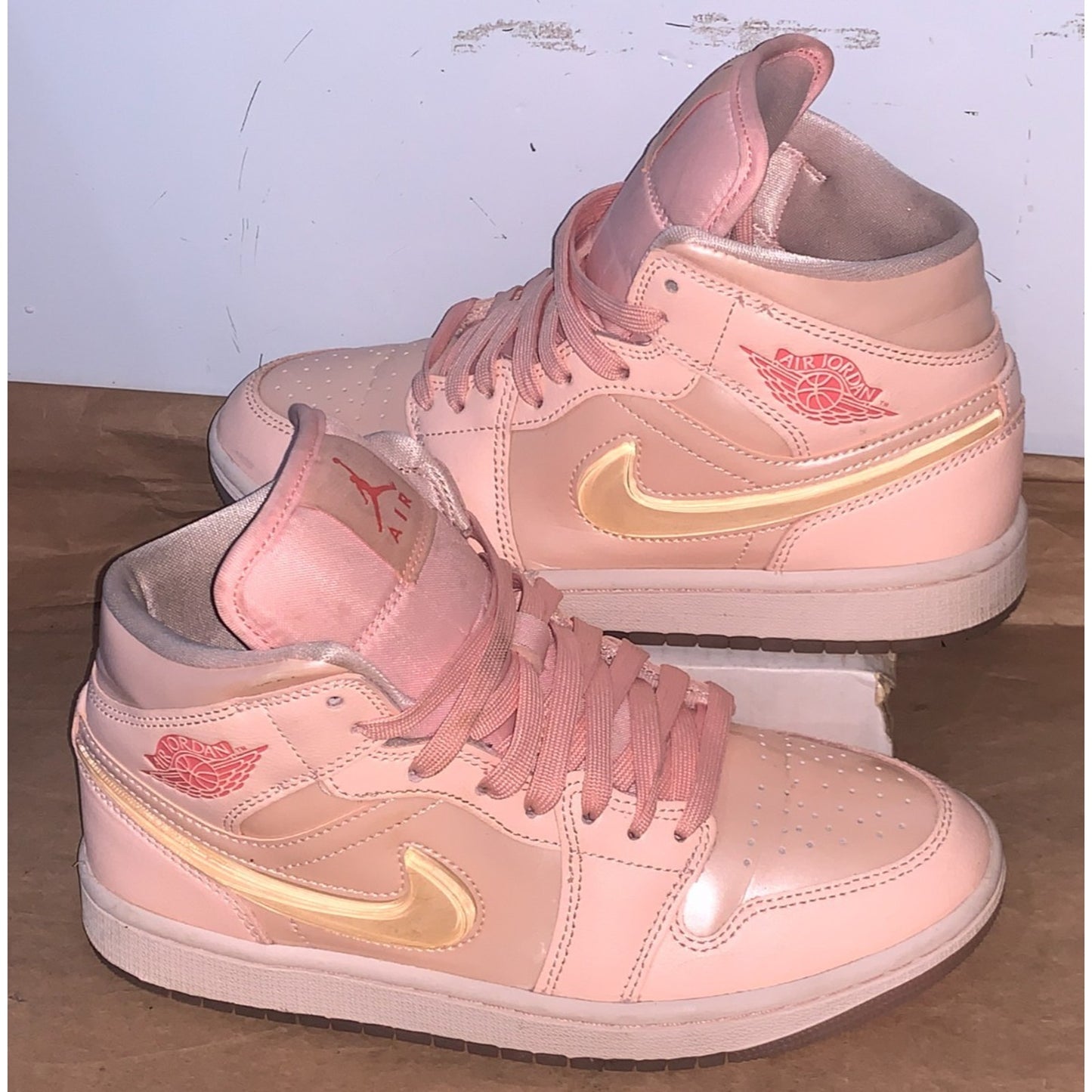 Nike Air Jordan 1 Mid Valentines Day Womens Size 7 Pink Athletic Shoes Sneakers
